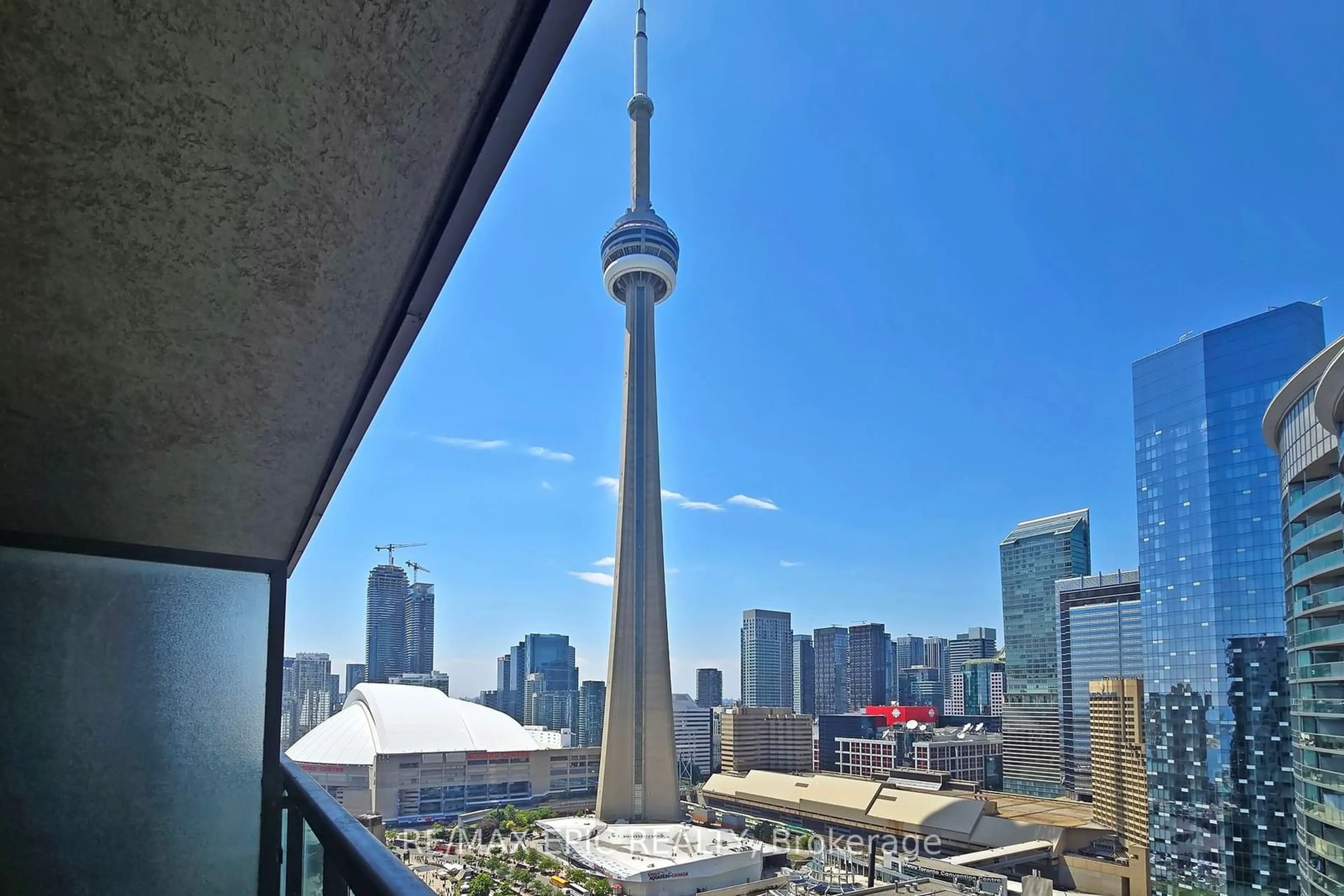 A pic from exterior of the house or condo, the view of city buildings for 19 Grand Trunk Cres #3305, Toronto Ontario M5J 3A3