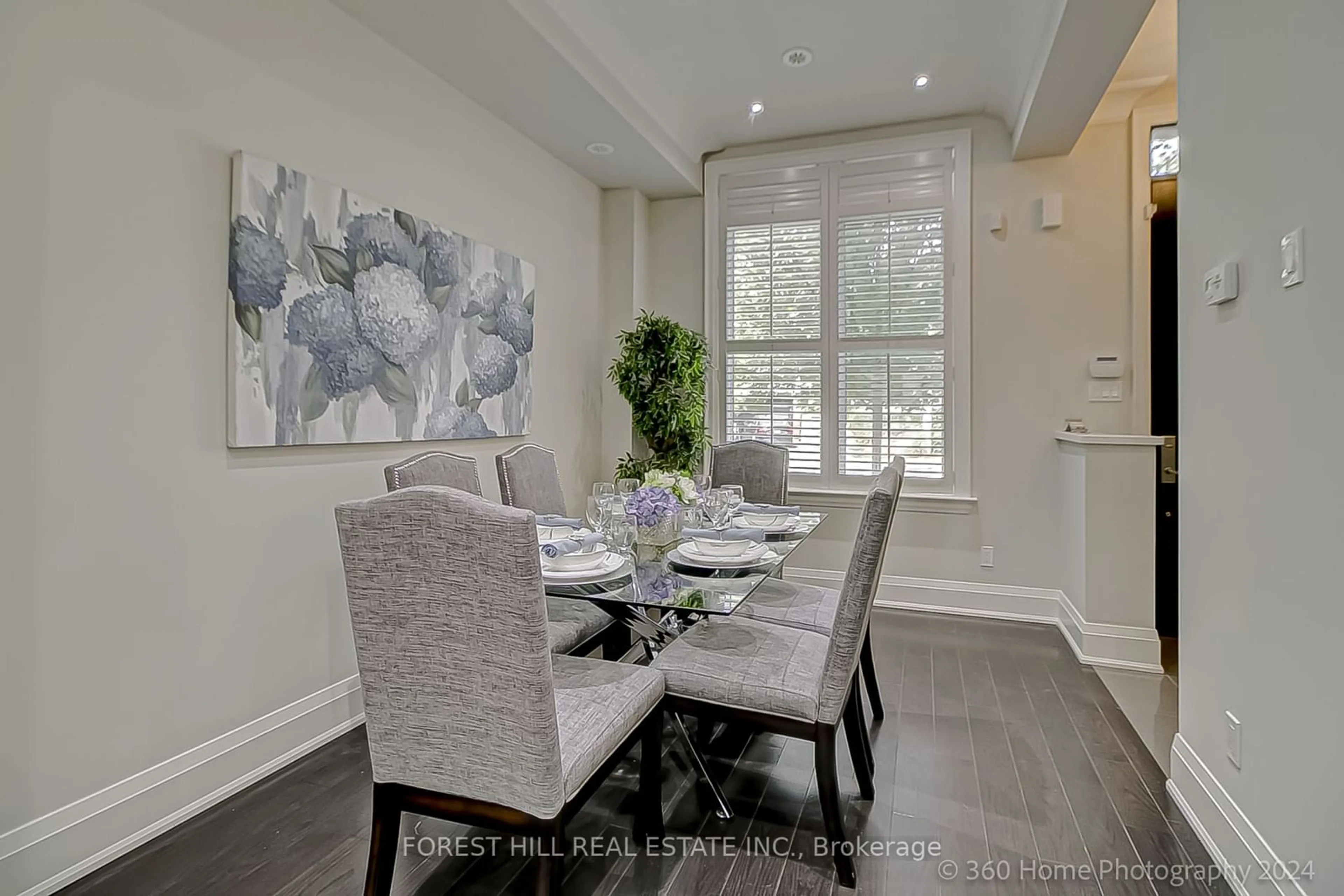 Dining room, wood floors, mountain for 43B Burnaby Blvd, Toronto Ontario M5N 1G3