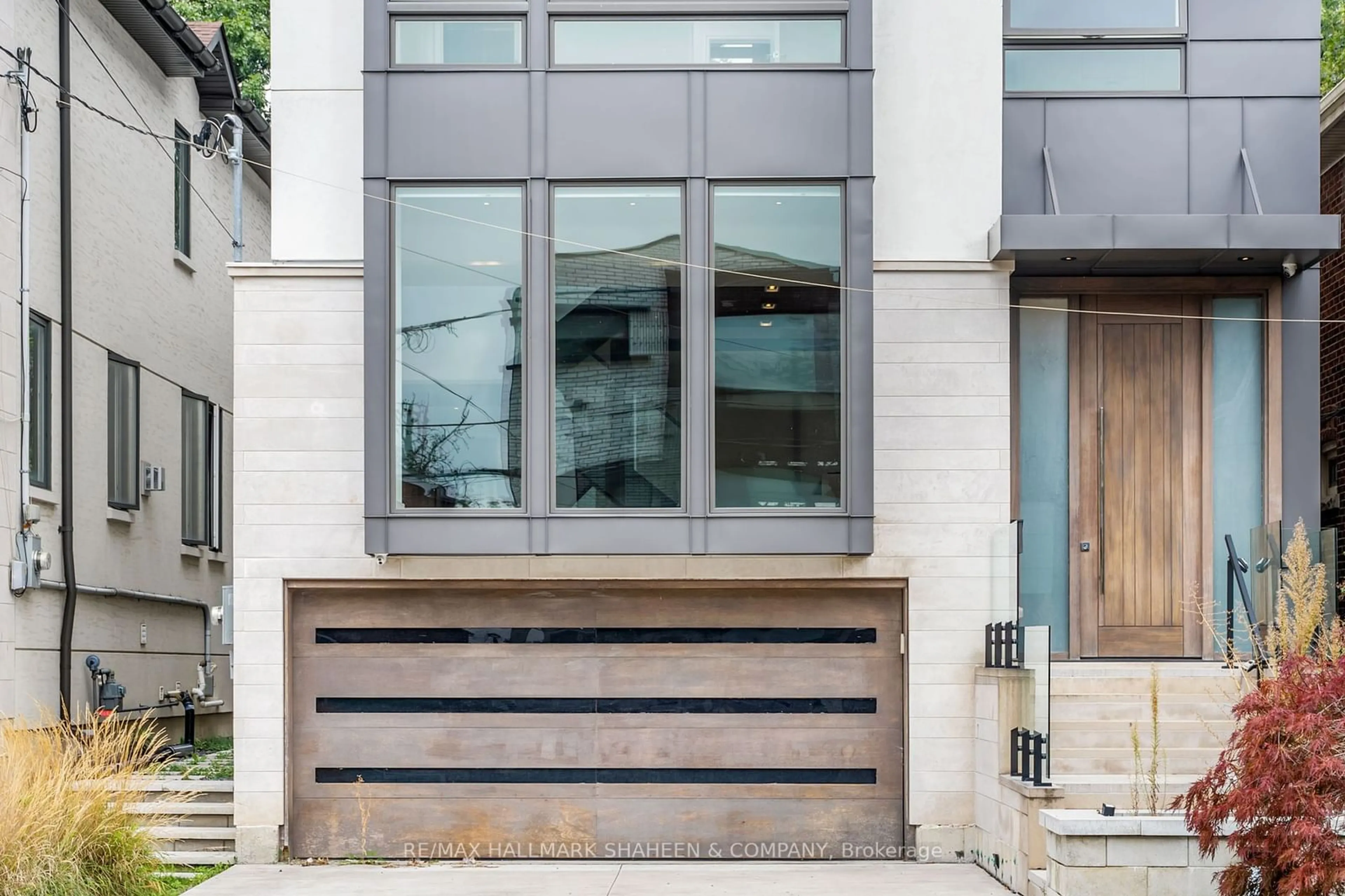 Indoor entryway, wood floors for 78 Cameron Ave, Toronto Ontario M2N 1E2