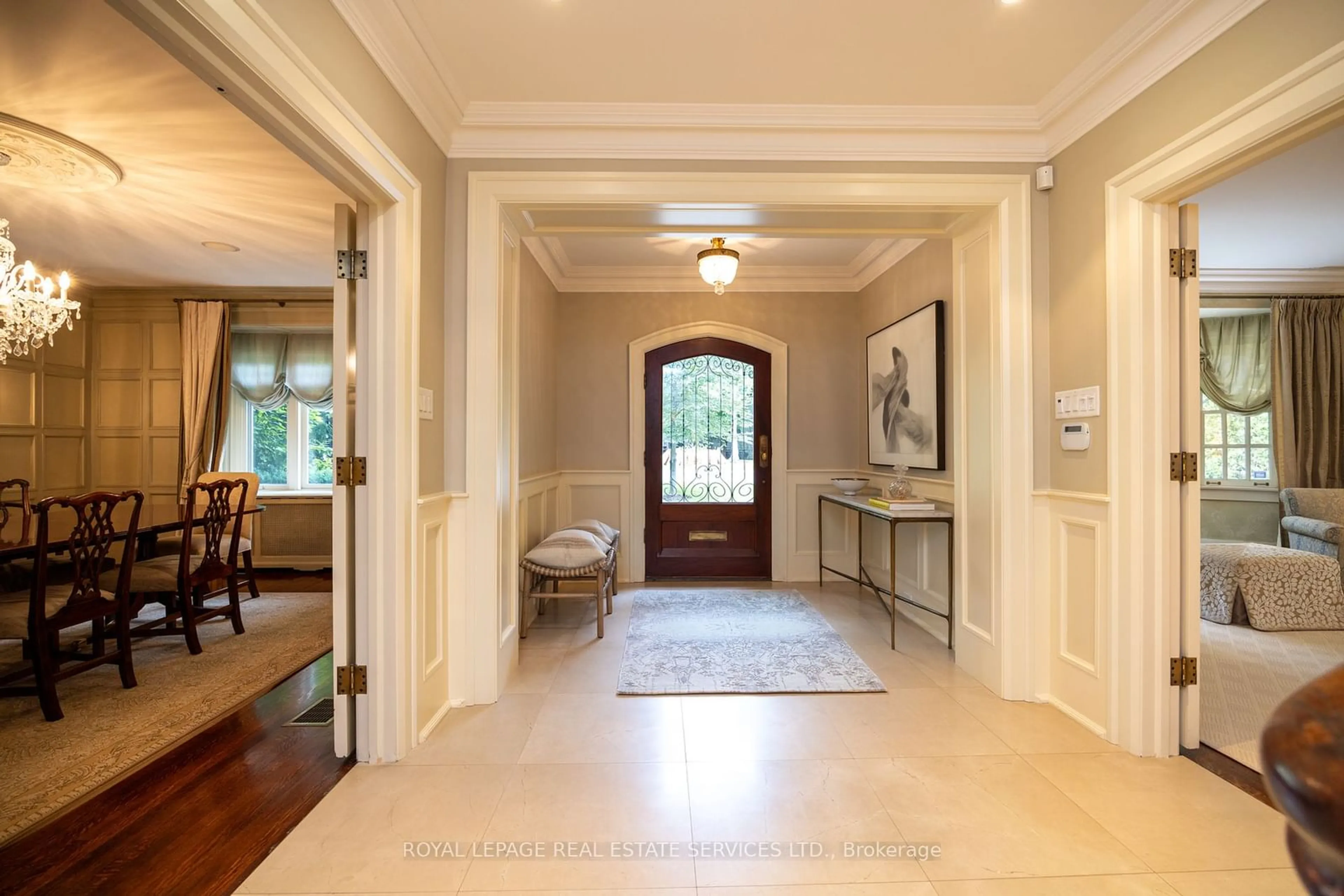 Indoor entryway, wood floors for 80 Old Forest Hill Rd, Toronto Ontario M5P 2R5