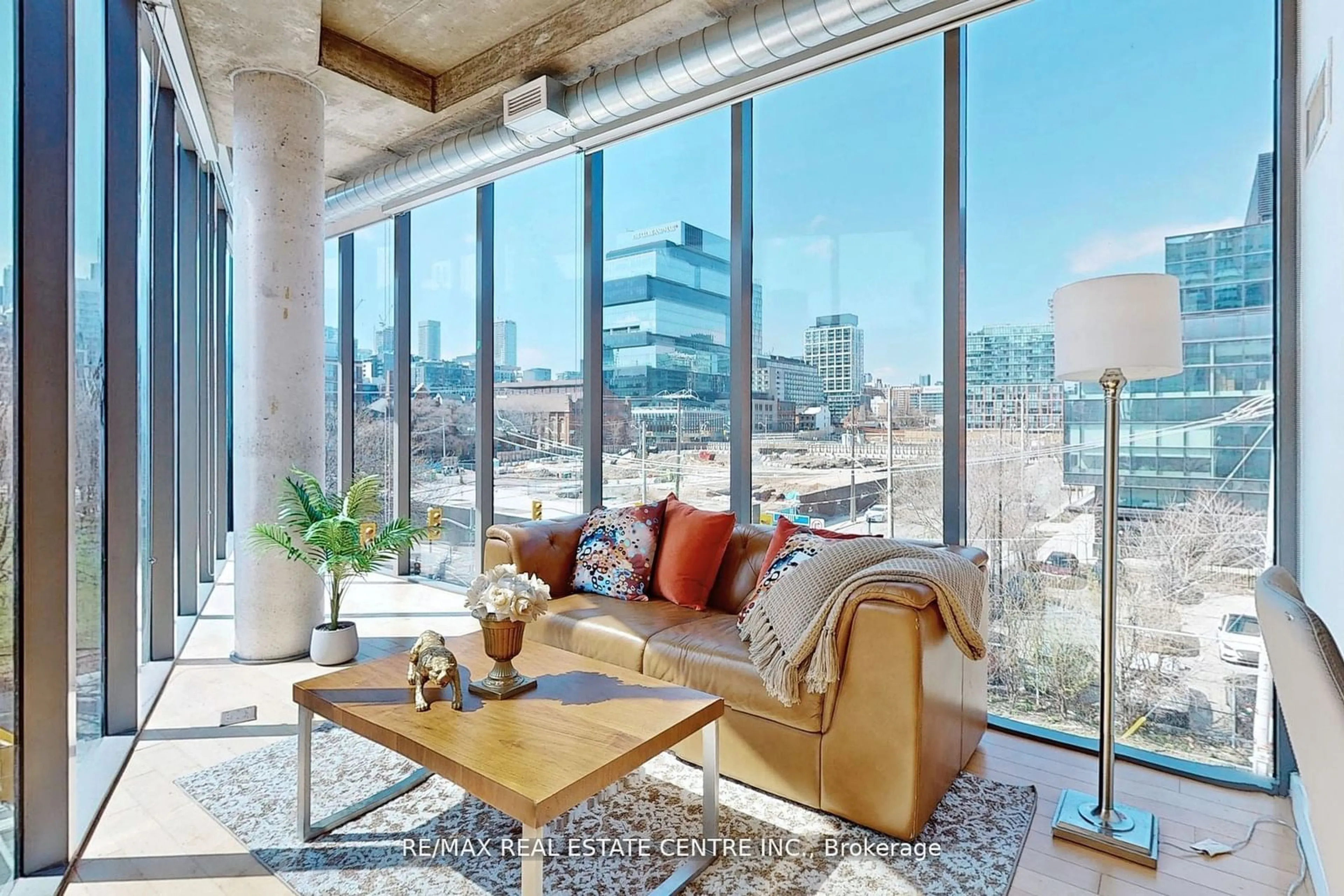 Living room for 33 Mill St #312, Toronto Ontario M5A 3N3