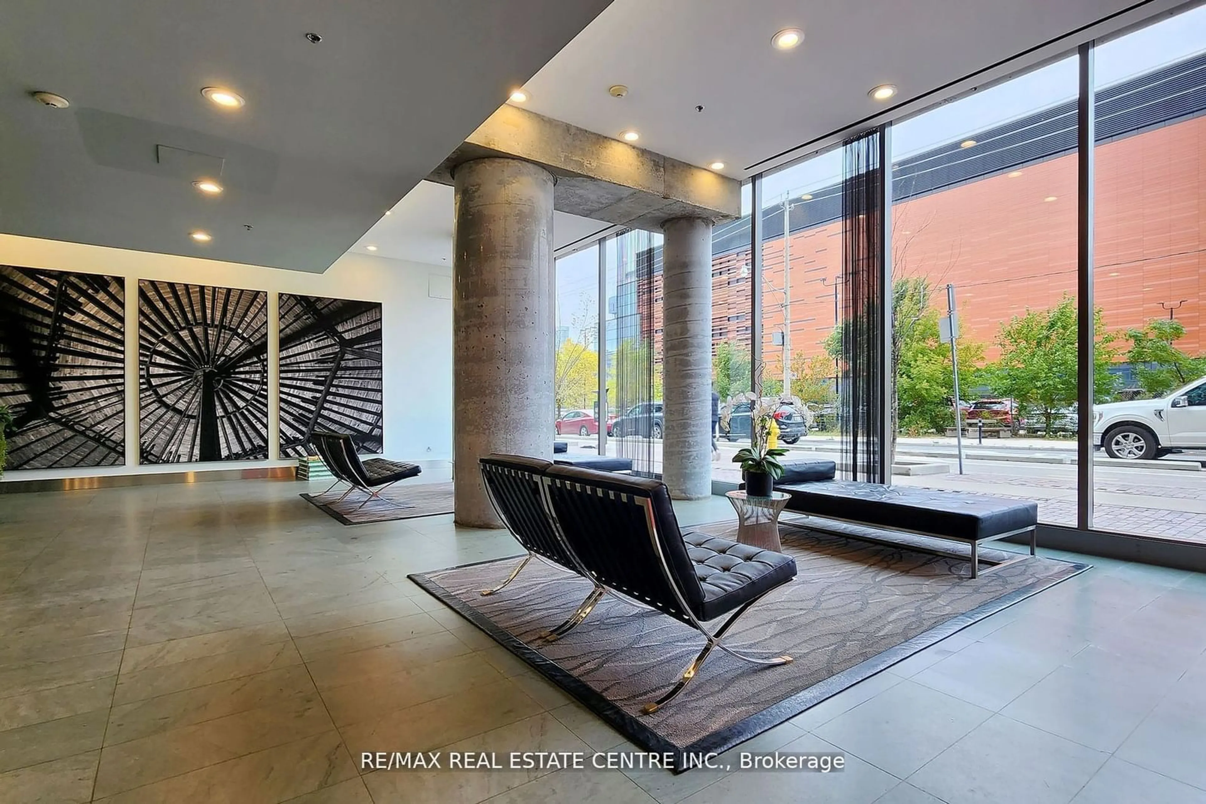 Indoor lobby, cement floor for 33 Mill St #312, Toronto Ontario M5A 3N3