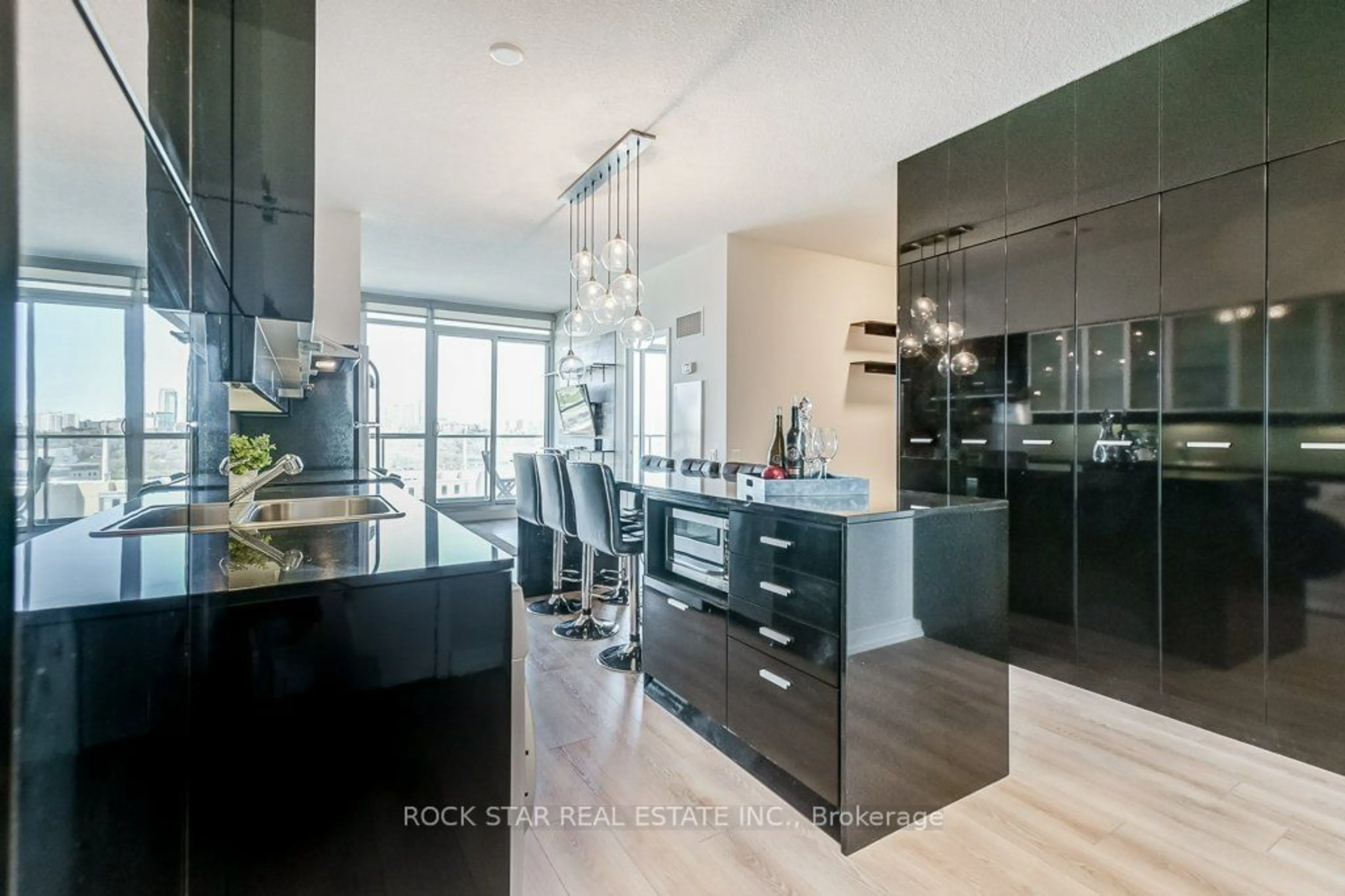 Contemporary kitchen for 33 Singer Crt #1812, Toronto Ontario M2K 0B4