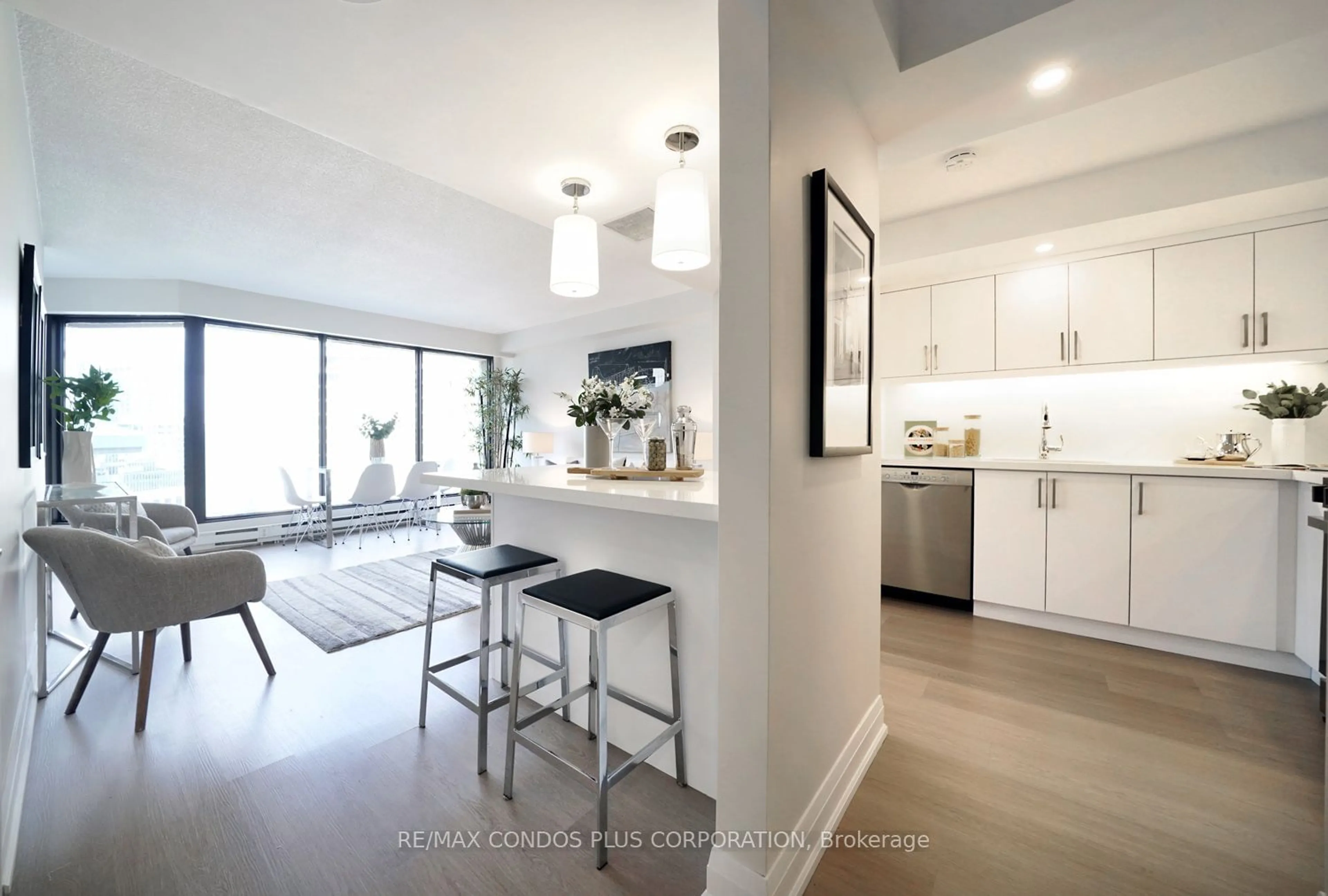 Contemporary kitchen for 65 Harbour Sq #2909, Toronto Ontario M5J 2L4