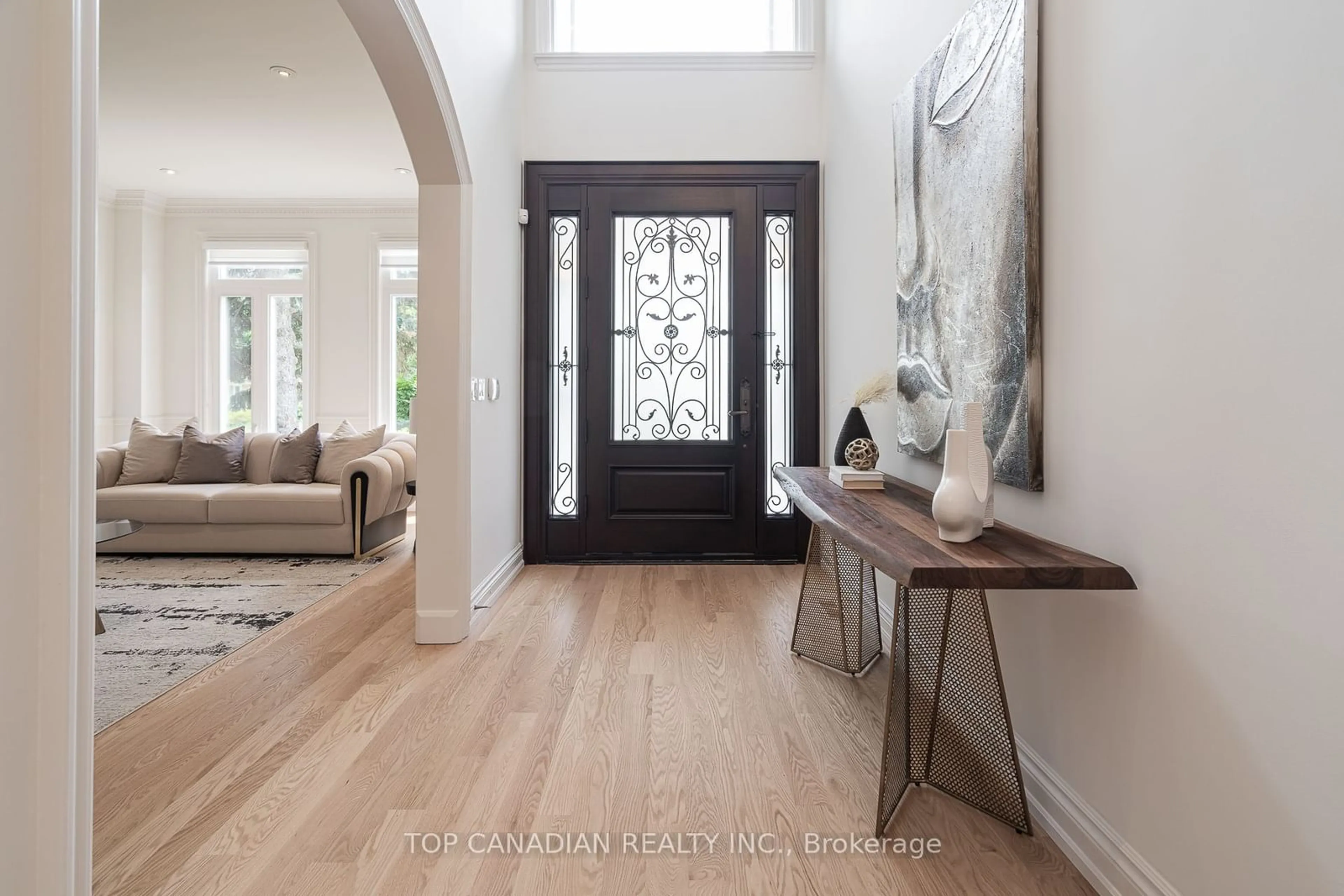 Indoor entryway, wood floors for 130 Munro Blvd, Toronto Ontario M2P 1C6