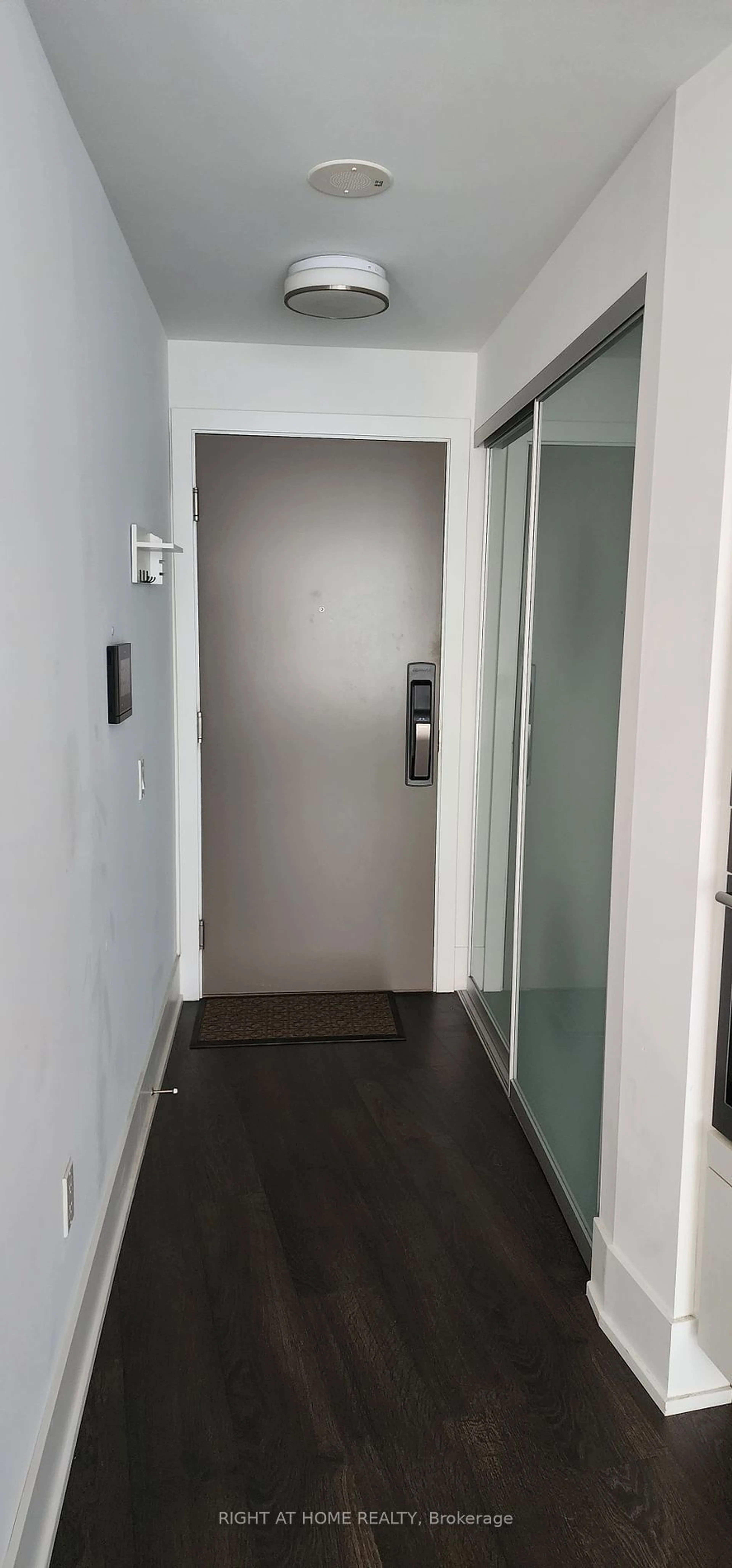 Indoor foyer for 10 York St #3712, Toronto Ontario M5J 2Z2