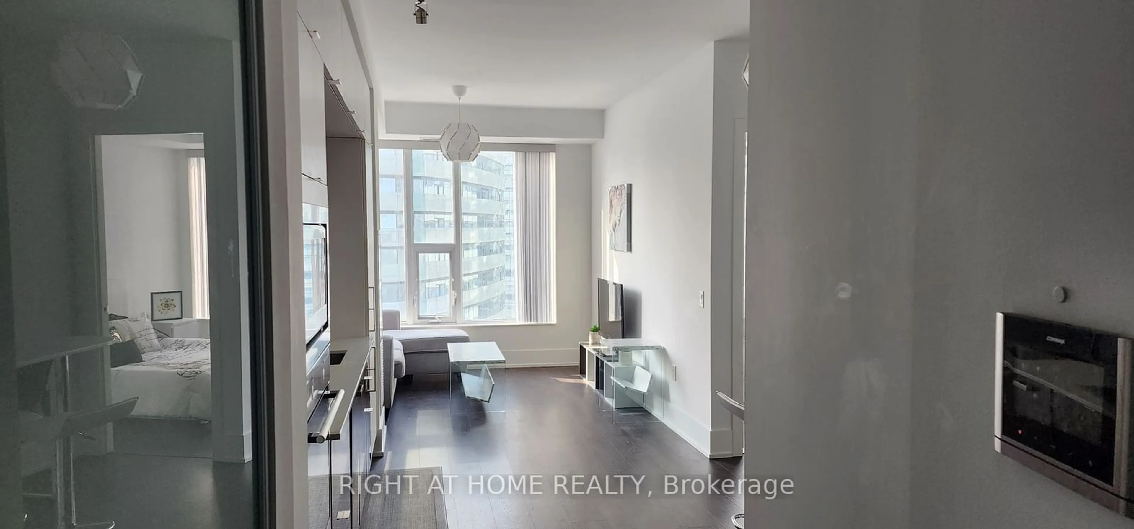 Indoor entryway for 10 York St #3712, Toronto Ontario M5J 2Z2