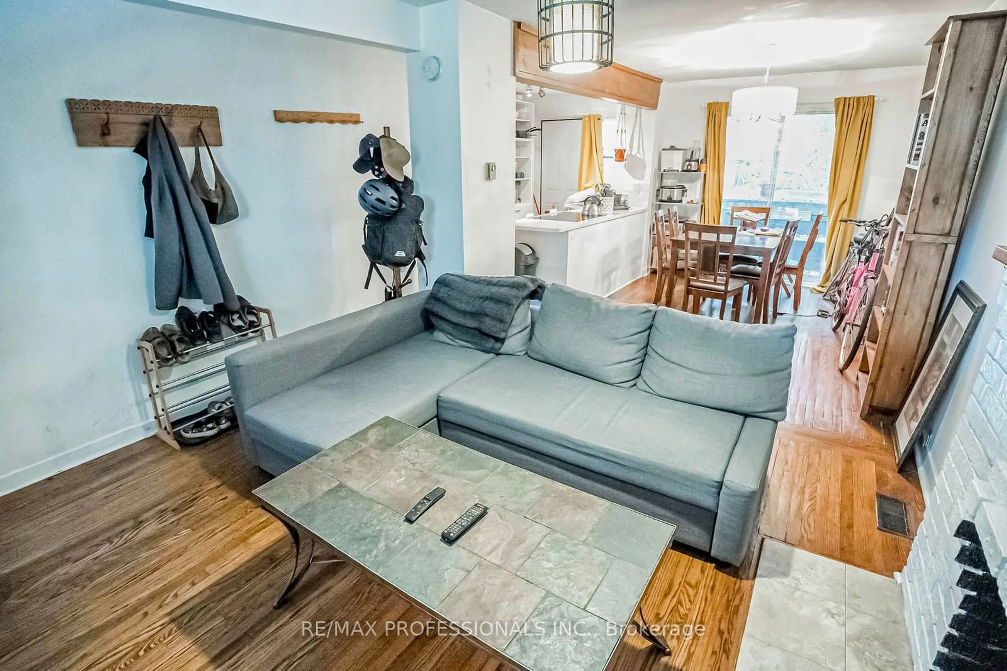 Living room for 882 Davenport Rd, Toronto Ontario M6G 2B6