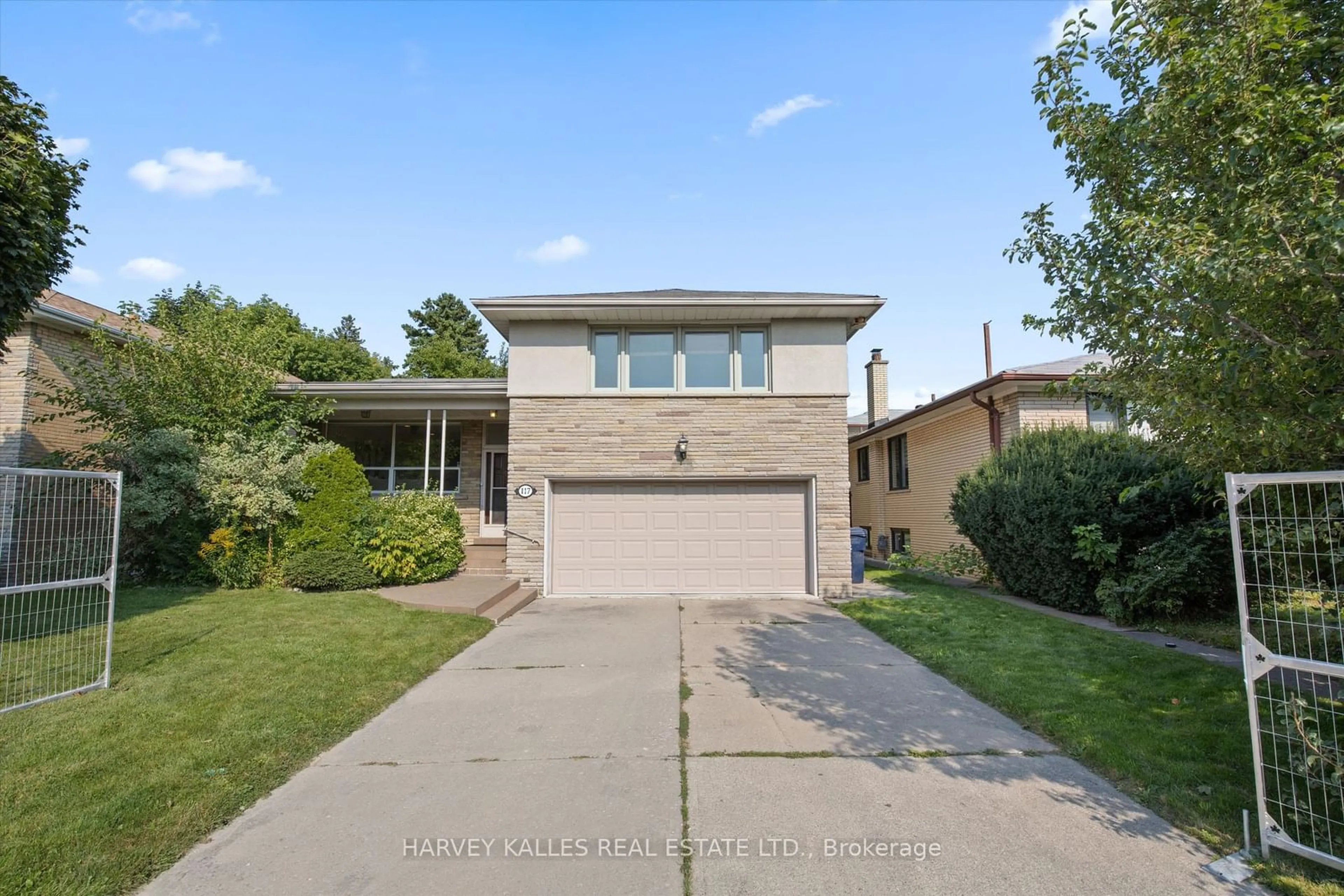 Frontside or backside of a home for 117 Collinson Blvd, Toronto Ontario M3H 3C6