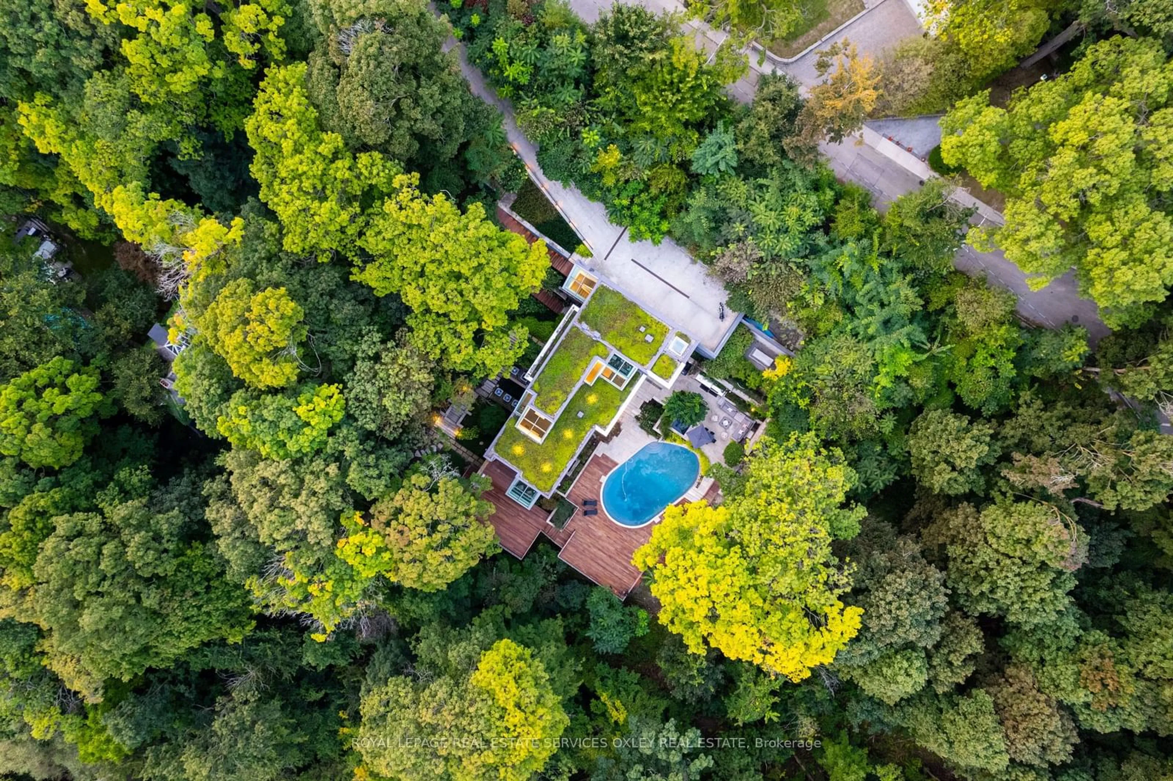 A pic from outside/outdoor area/front of a property/back of a property/a pic from drone, forest/trees view for 11 Beaumont Rd, Toronto Ontario M4W 1V4