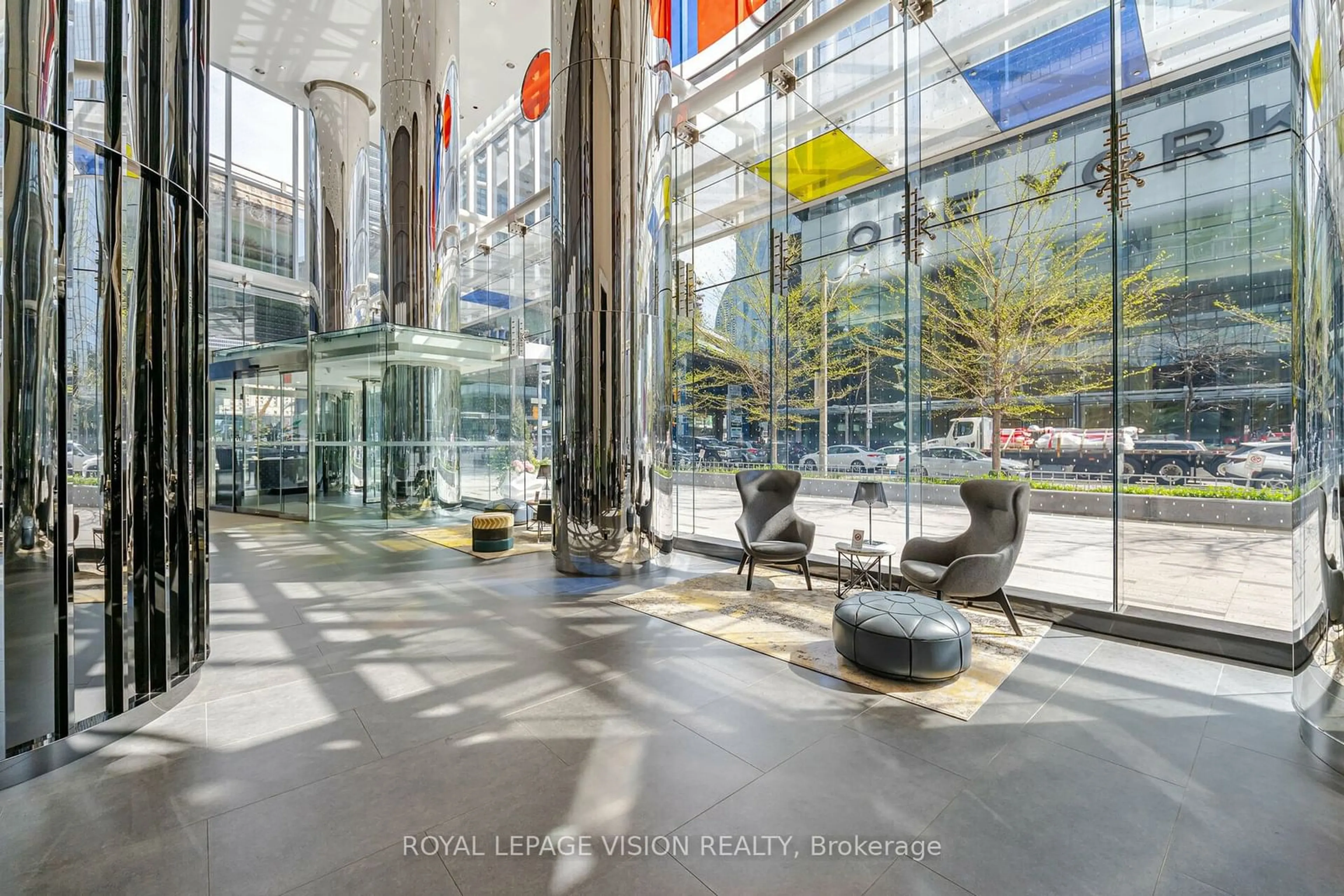 Indoor foyer for 10 York St #2401, Toronto Ontario M5J 0E1