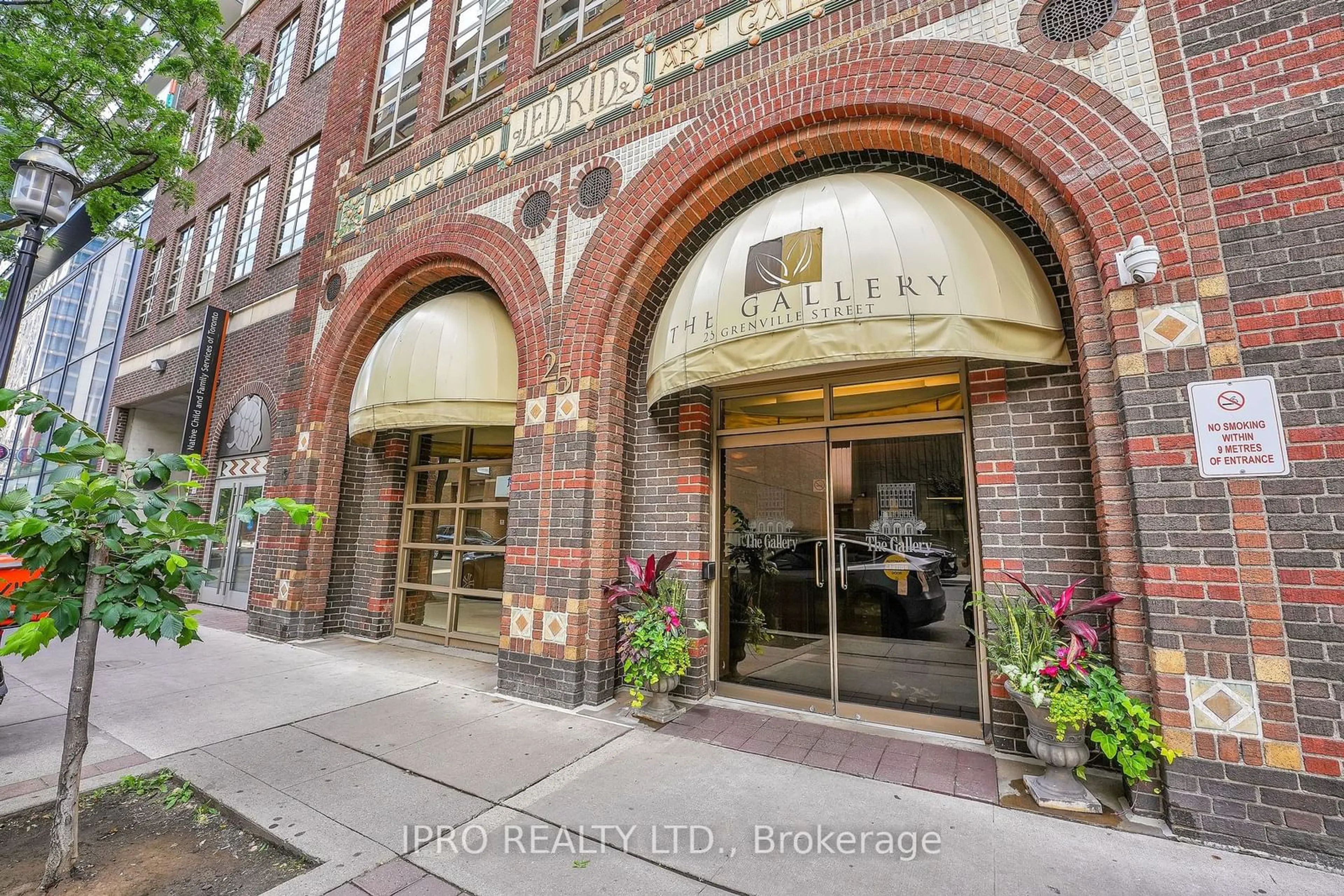 Indoor entryway for 25 Grenville St #1610, Toronto Ontario M4Y 2X5