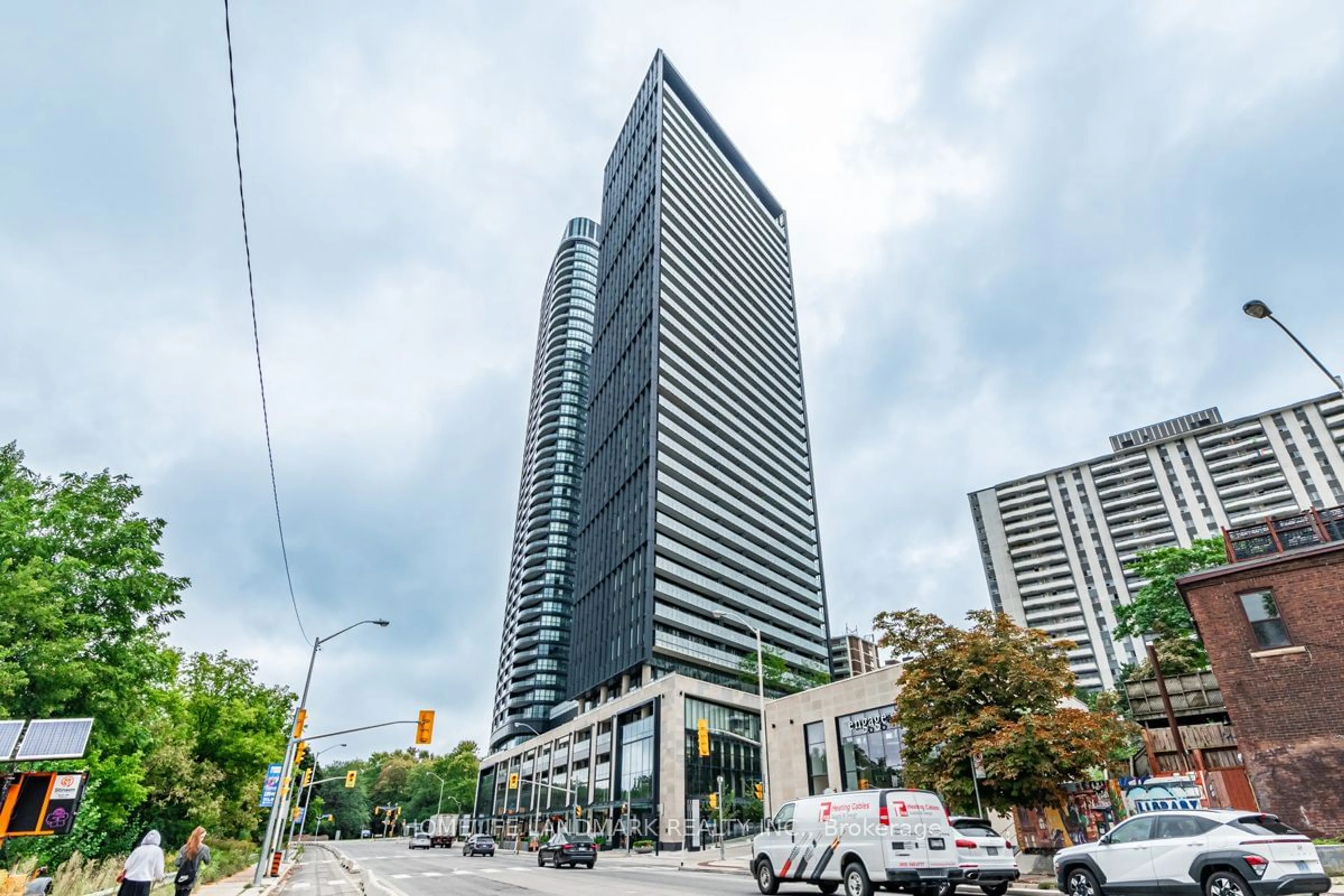 A pic from exterior of the house or condo, the front or back of building for 575 Bloor St #1106, Toronto Ontario M4W 0B2