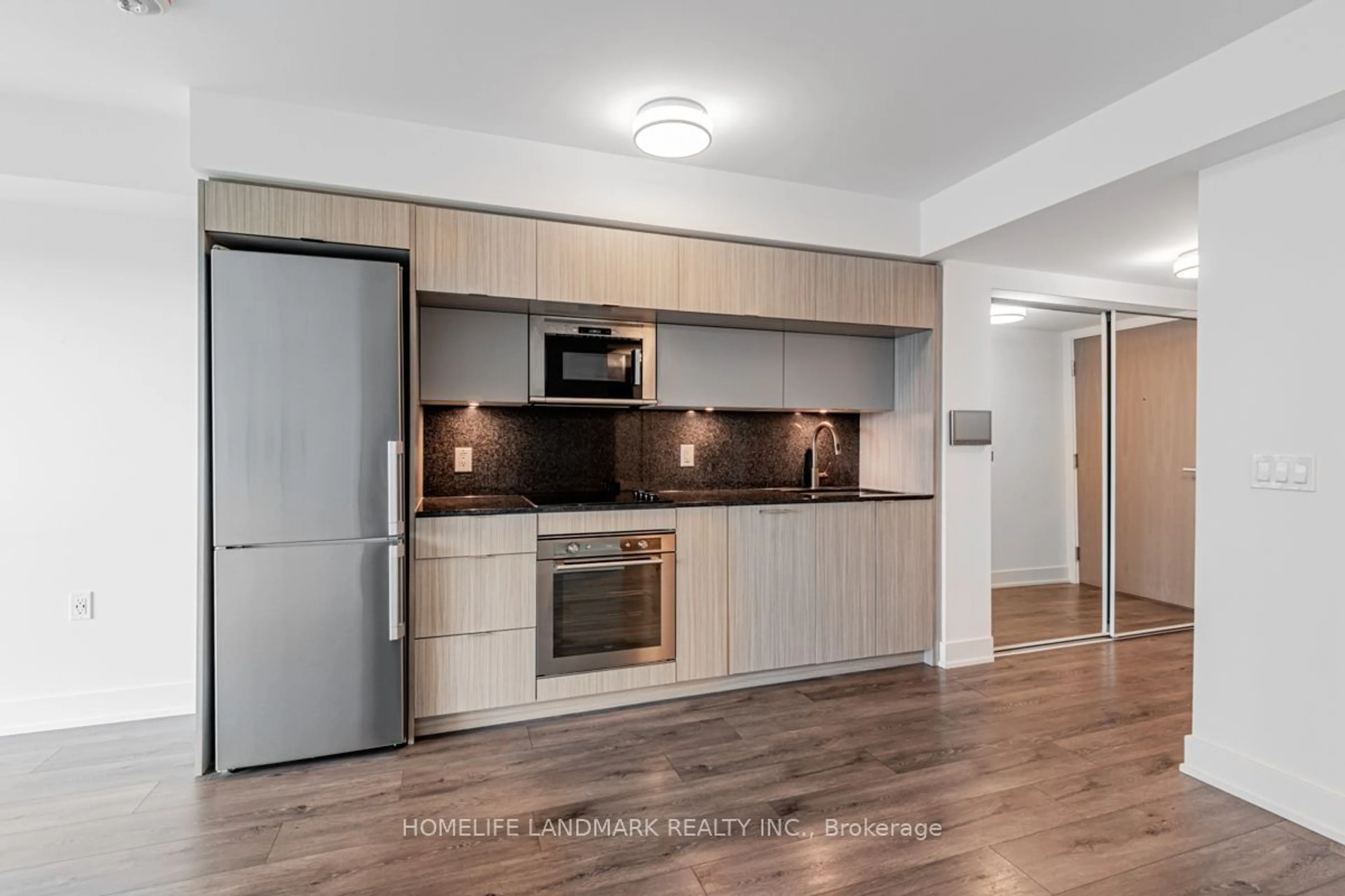 Open concept kitchen for 575 Bloor St #1106, Toronto Ontario M4W 0B2