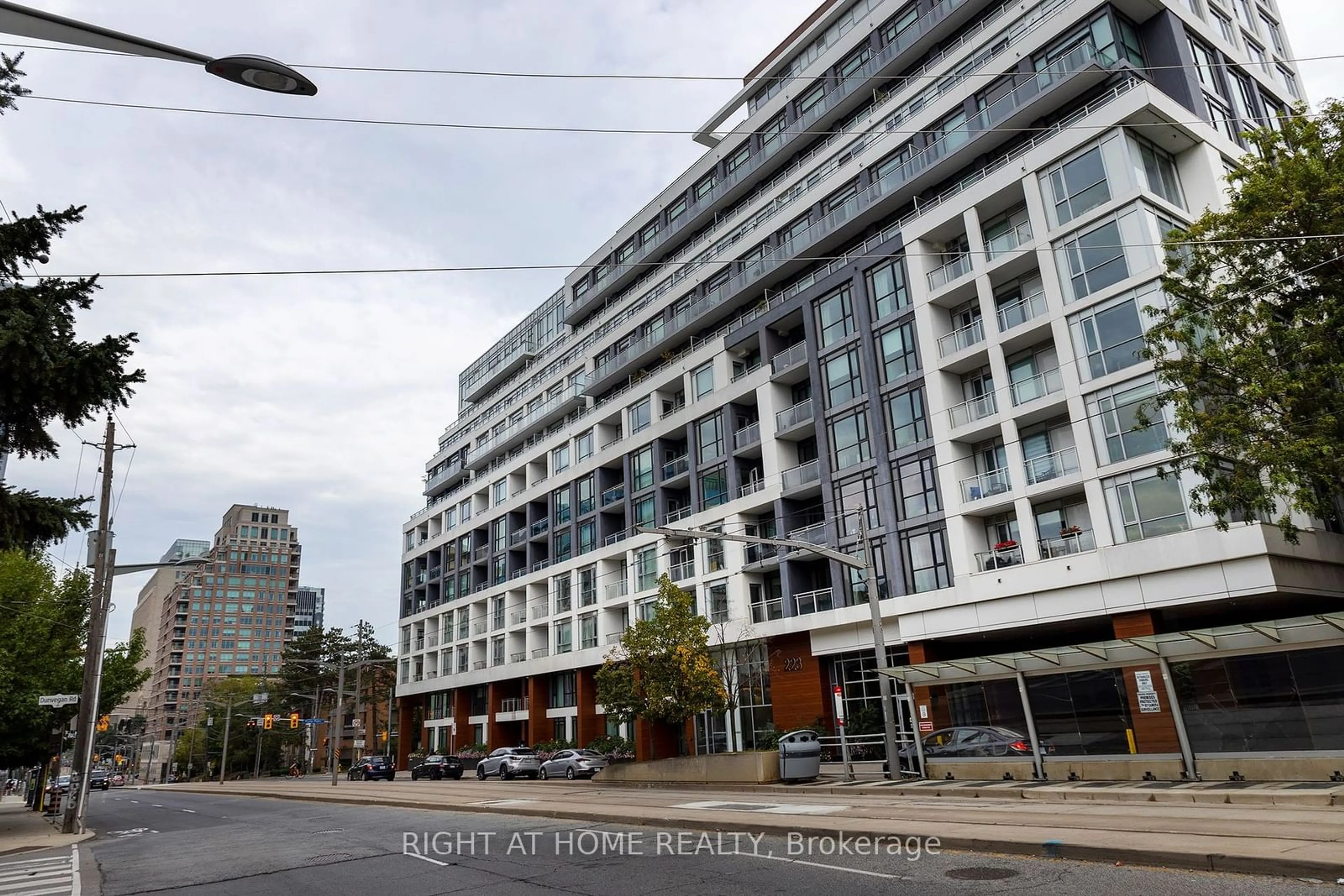 A pic from exterior of the house or condo for 223 St Clair Ave #207, Toronto Ontario M4V 0A5