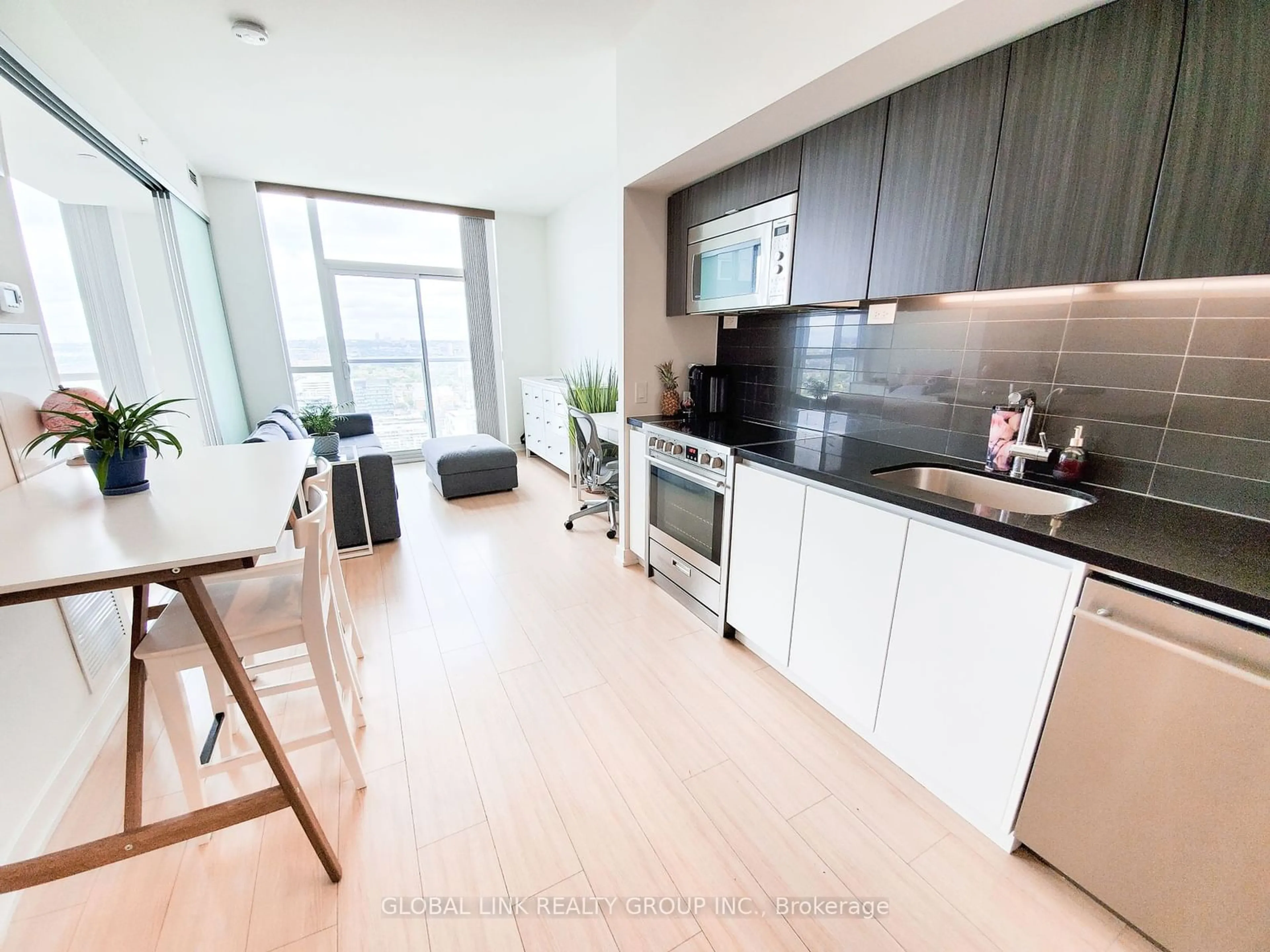 Kitchen for 85 Queens Wharf Rd #4510, Toronto Ontario M5V 0J9