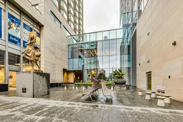 Additional property image - 155 Yorkville Ave Unit 413