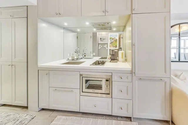Additional property image - 155 Yorkville Ave Unit 413