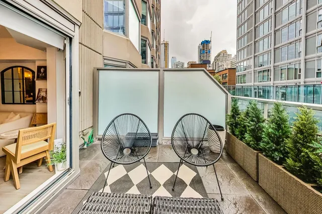 Additional property image - 155 Yorkville Ave Unit 413