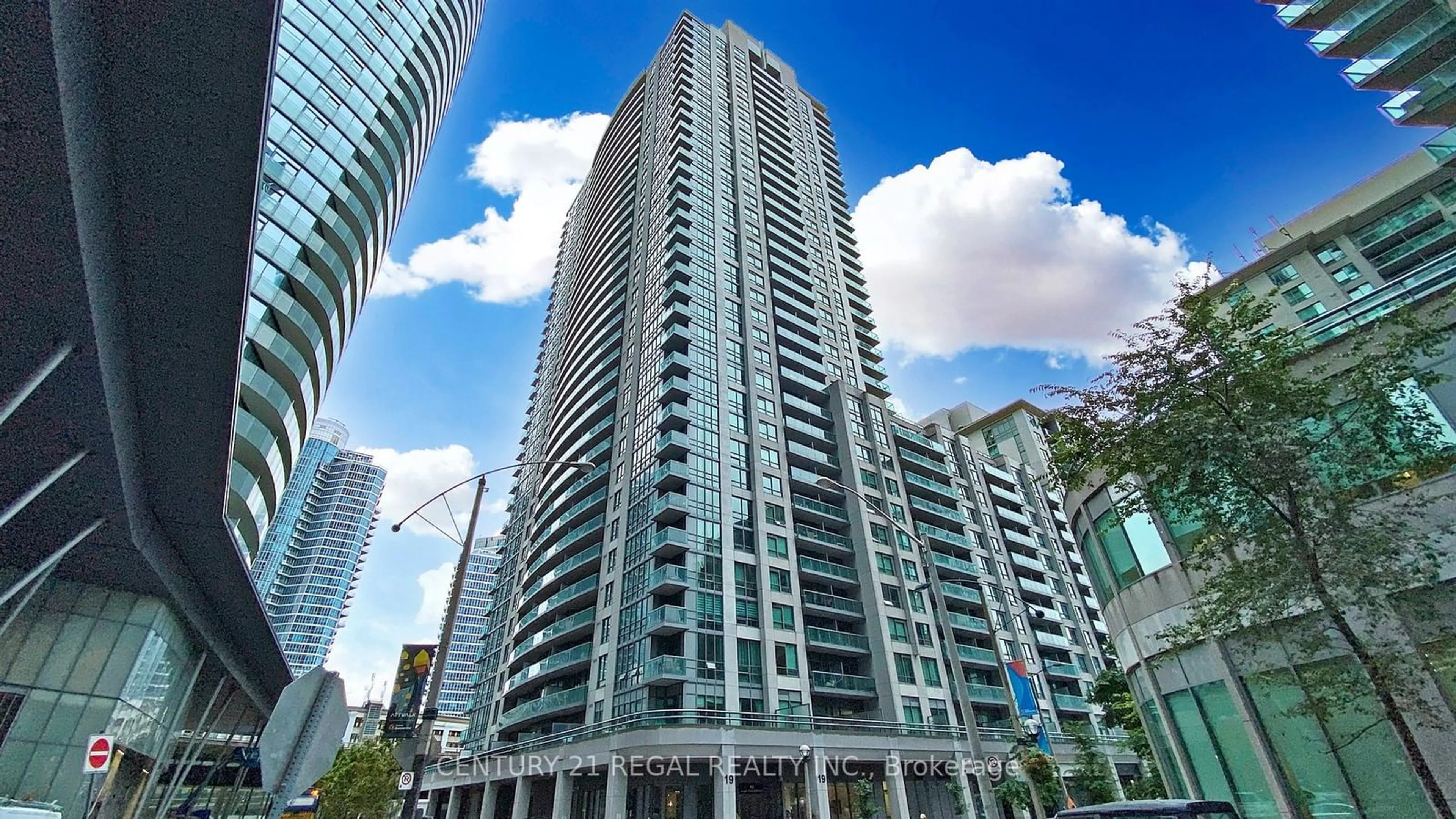 A pic from exterior of the house or condo for 19 Grand Trunk Cres #601, Toronto Ontario M5J 3A3