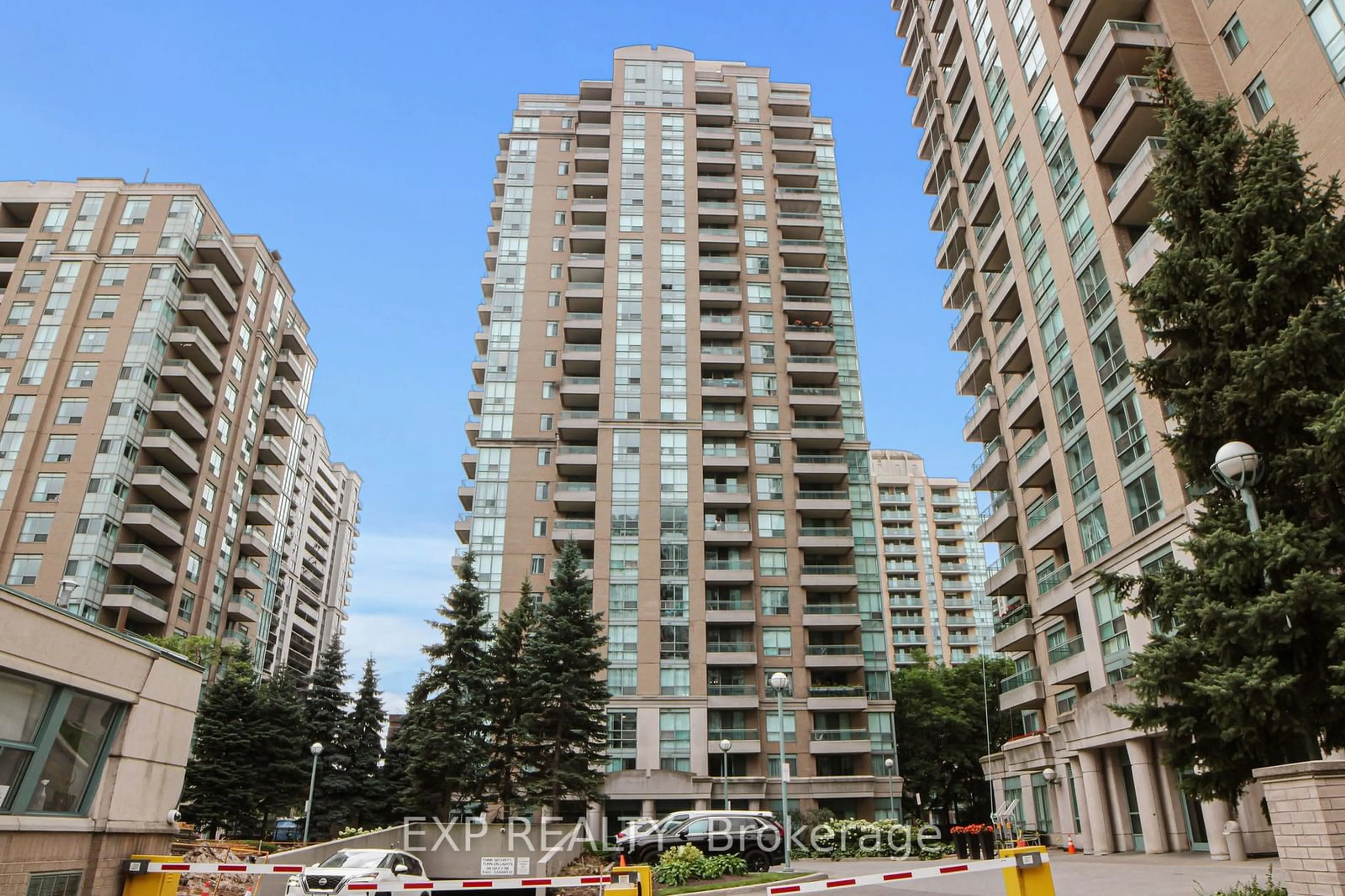 A pic from exterior of the house or condo, the view of city buildings for 3 Pemberton Ave #805, Toronto Ontario M2M 4M1