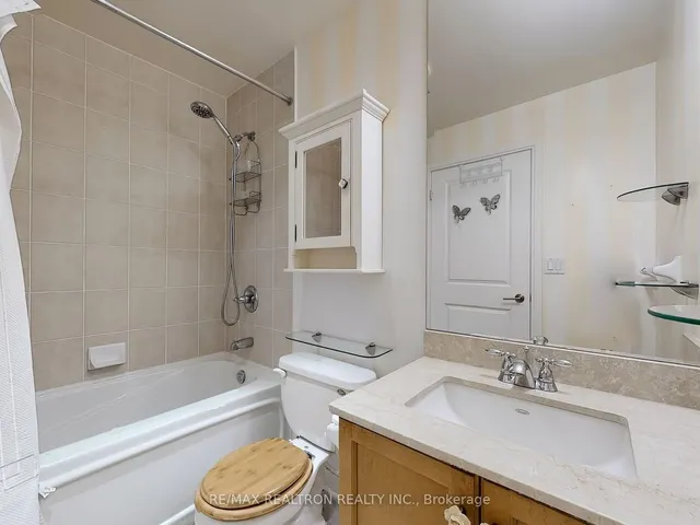 Additional property image - 18 Yorkville Ave Unit 2504
