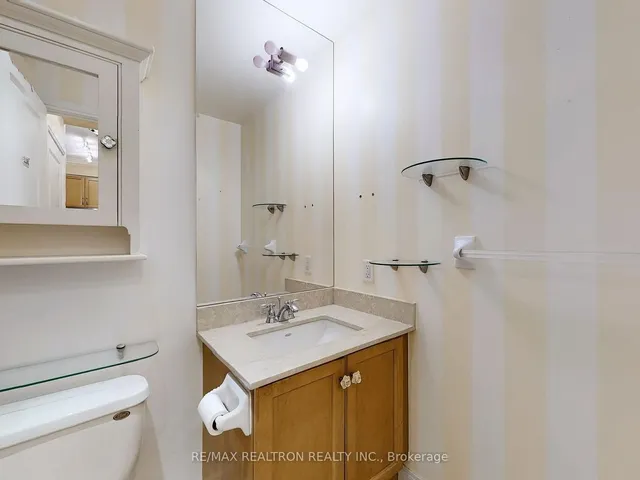Additional property image - 18 Yorkville Ave Unit 2504