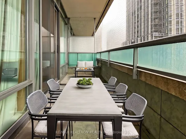 Additional property image - 18 Yorkville Ave Unit 2504
