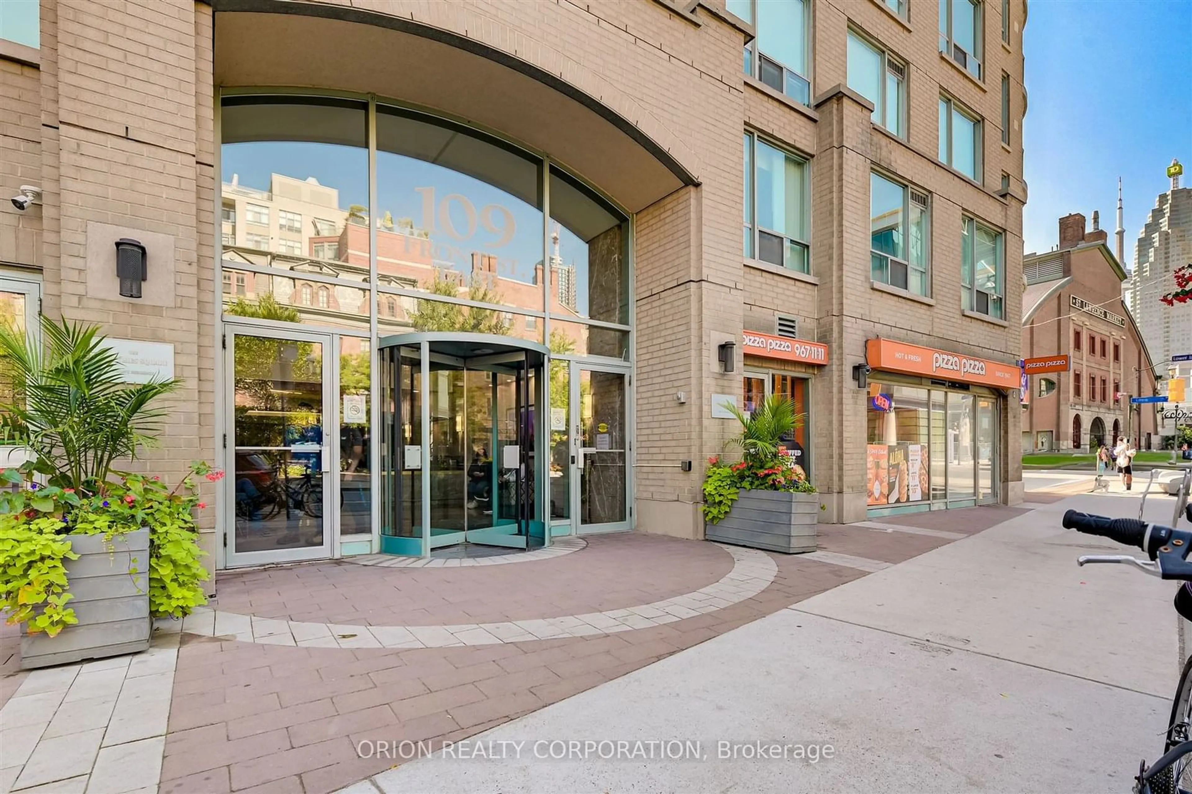 Indoor foyer for 109 Front St #714, Toronto Ontario M5A 4P7