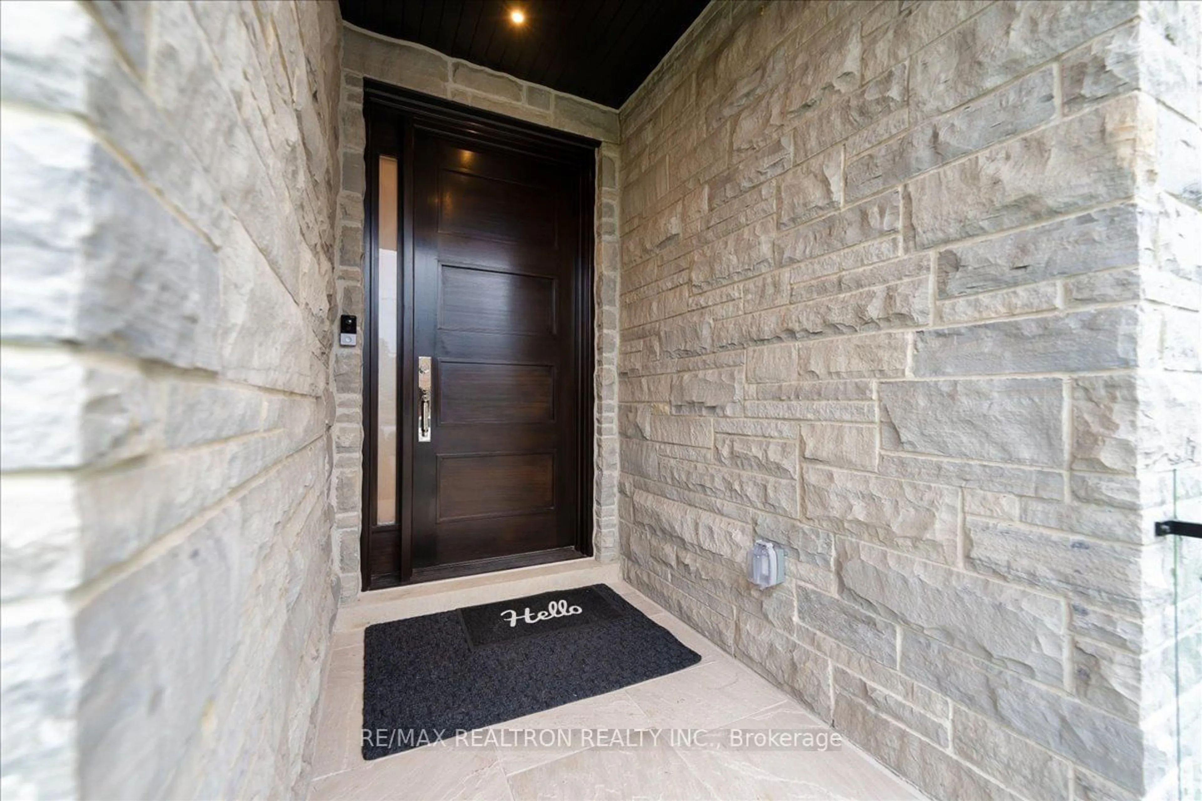 Indoor entryway, cement floor for 275 Reiner Rd, Toronto Ontario M3H 2M5