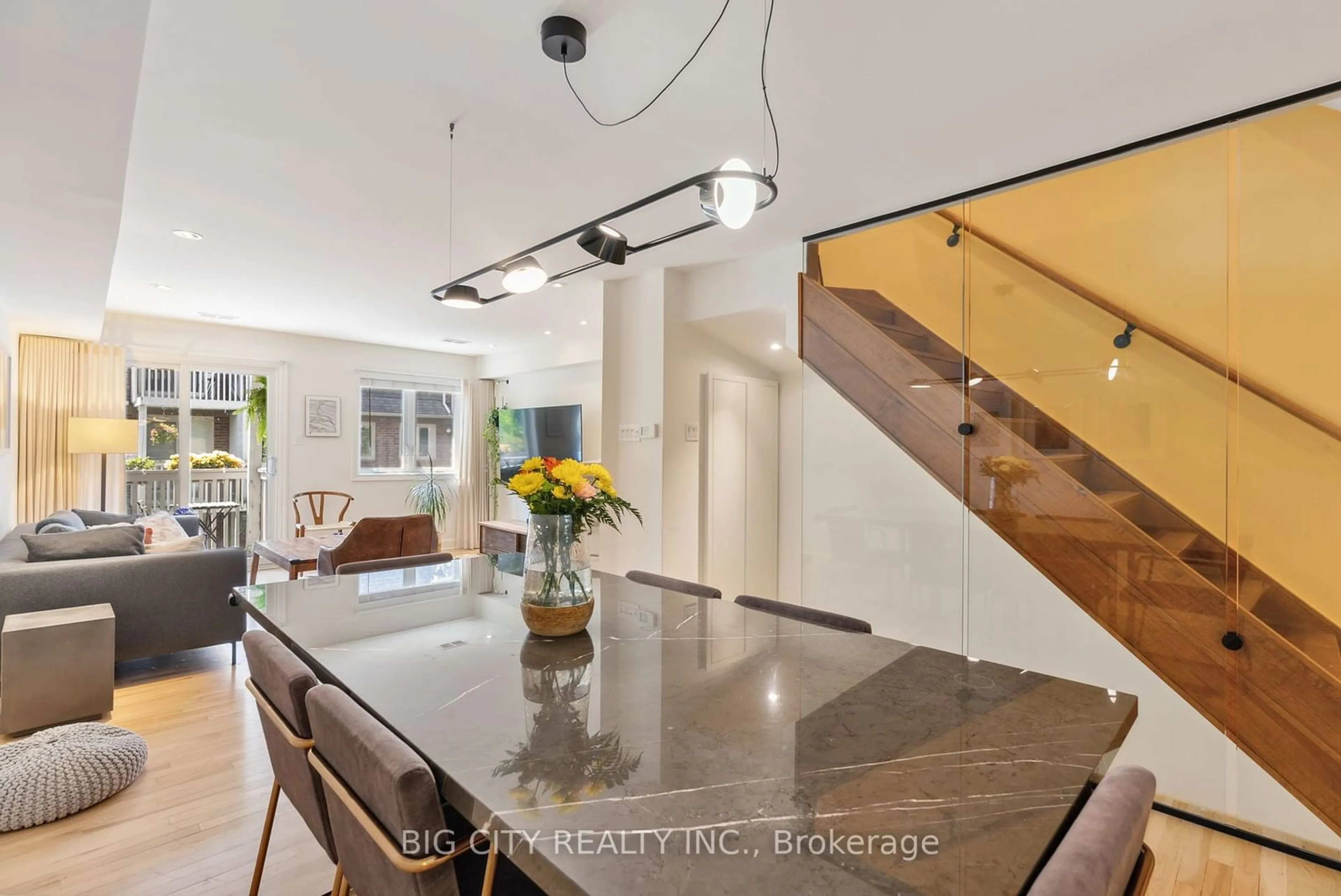 Contemporary kitchen for 911 Adelaide St #B, Toronto Ontario M6J 3T2