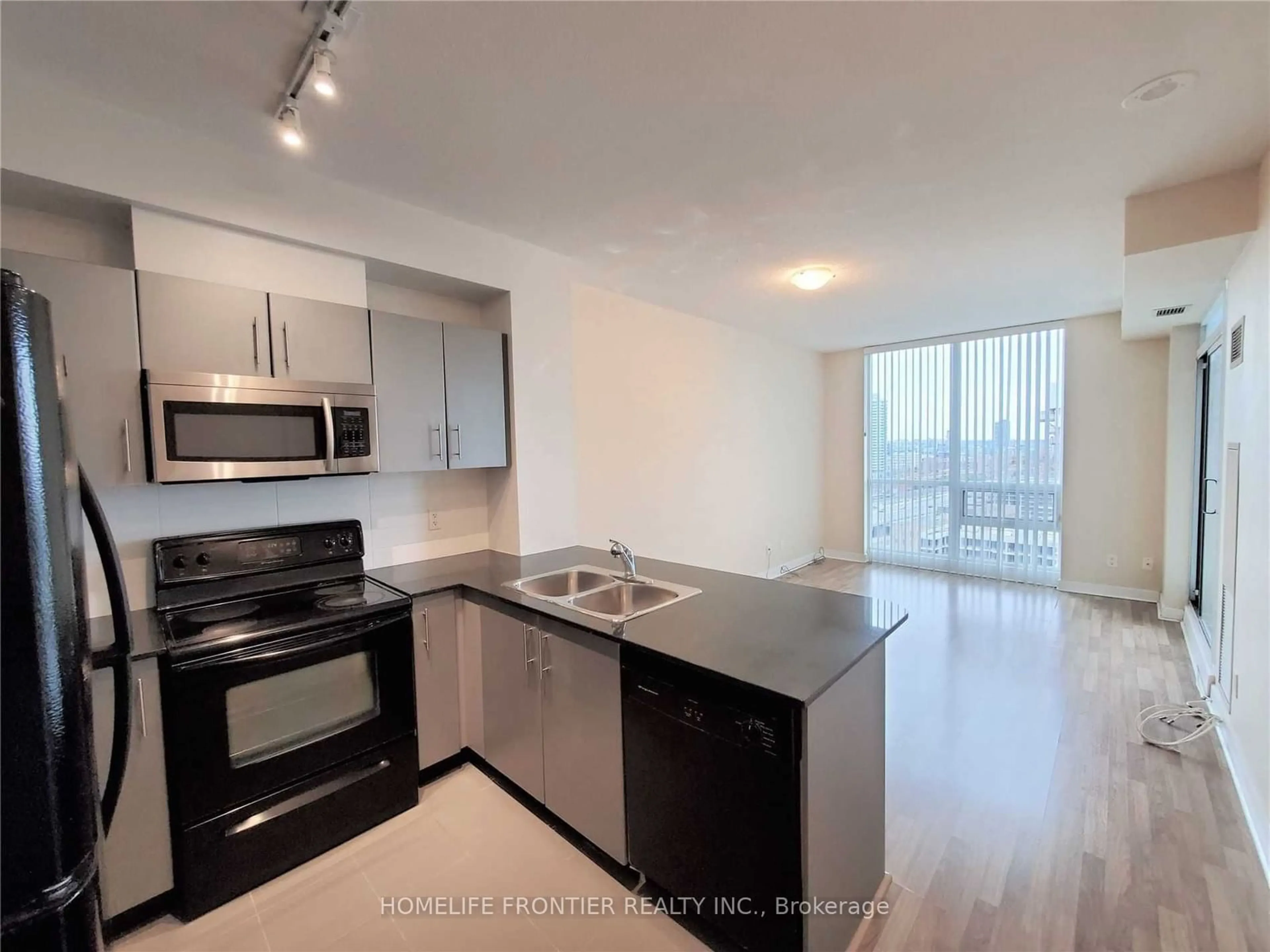 Standard kitchen for 12 Yonge St #2003, Toronto Ontario M5E 1Z9