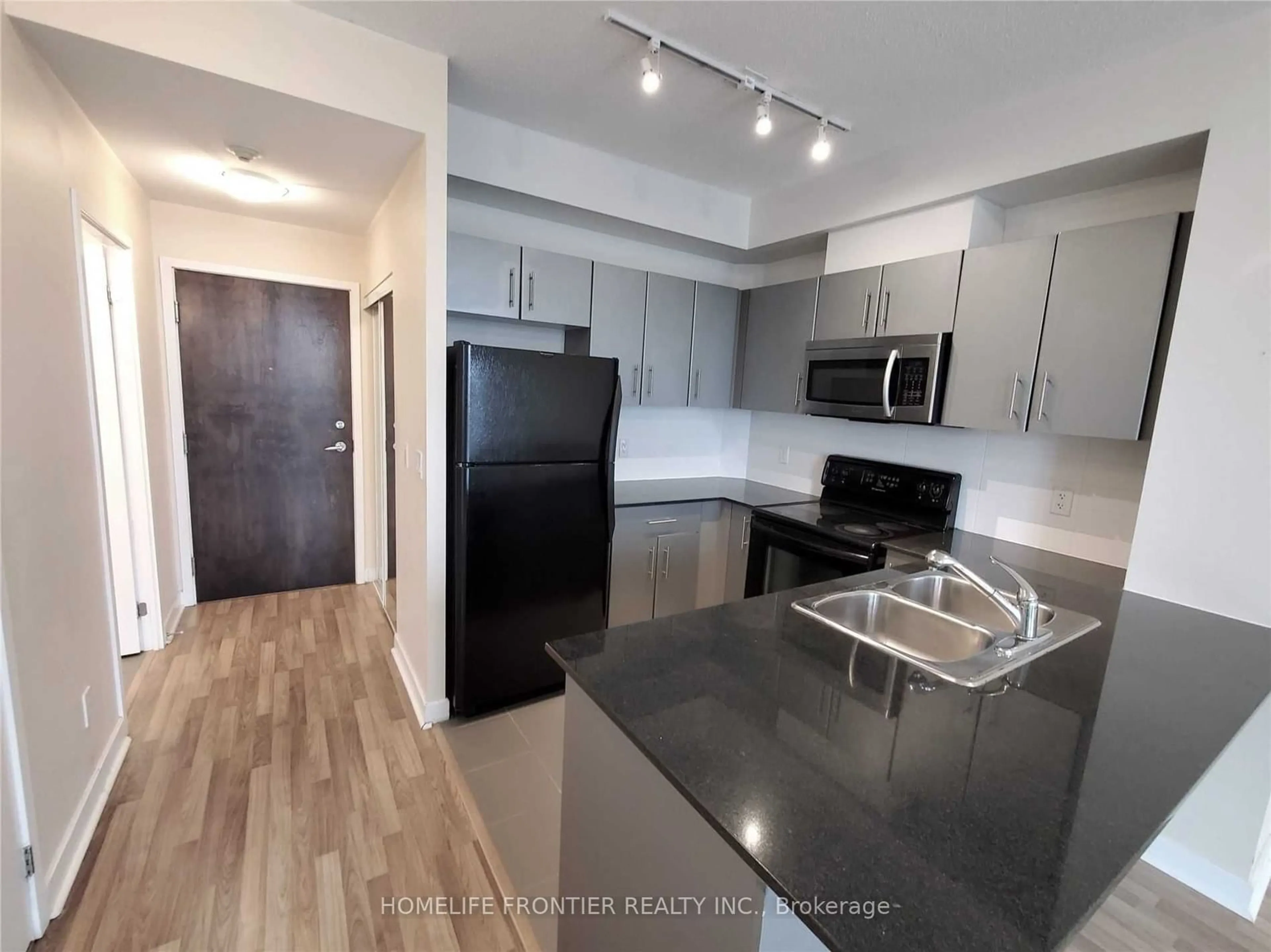 Standard kitchen for 12 Yonge St #2003, Toronto Ontario M5E 1Z9