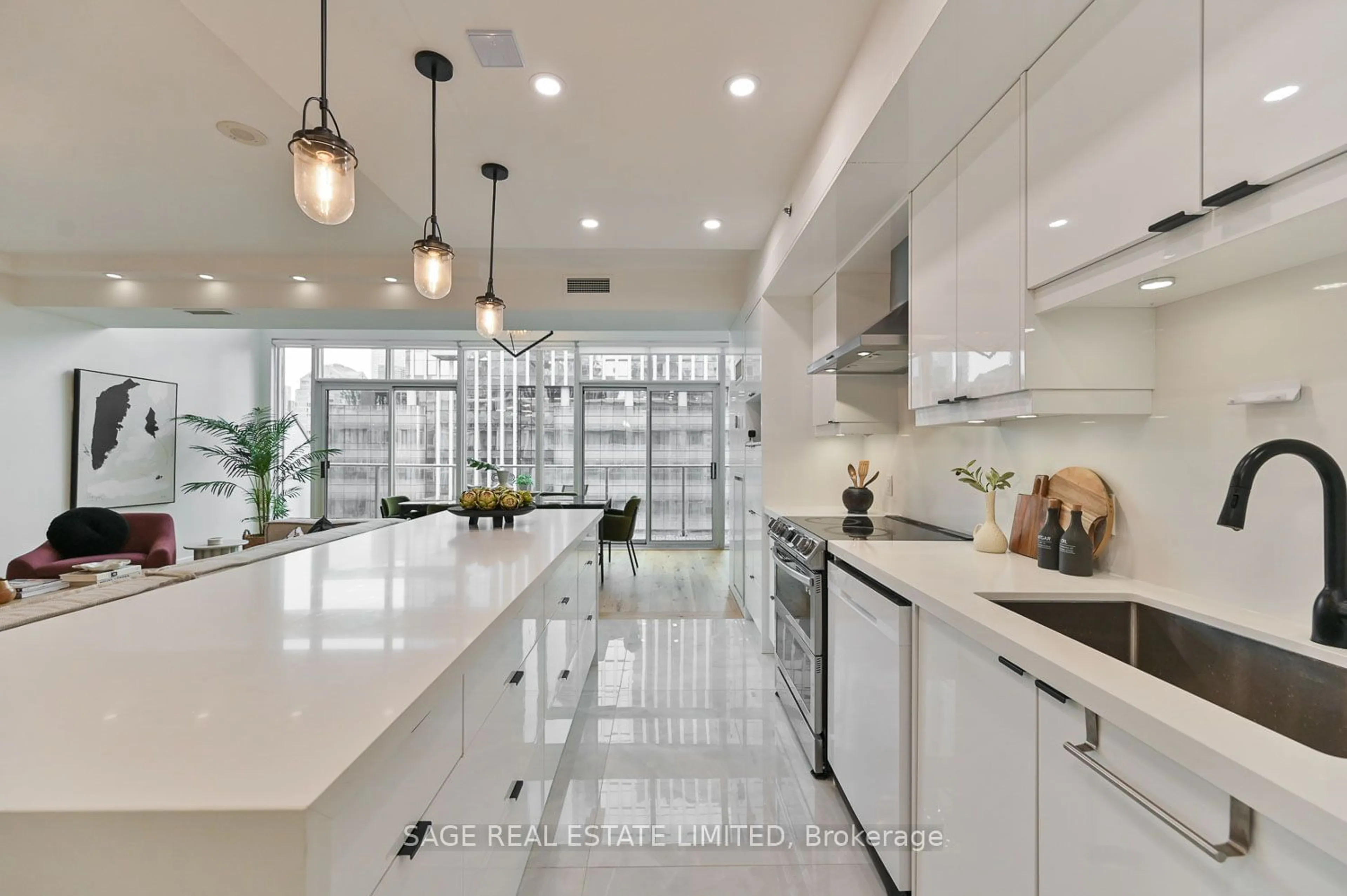 Contemporary kitchen for 21 Nelson St #LPH04, Toronto Ontario M5V 1T8