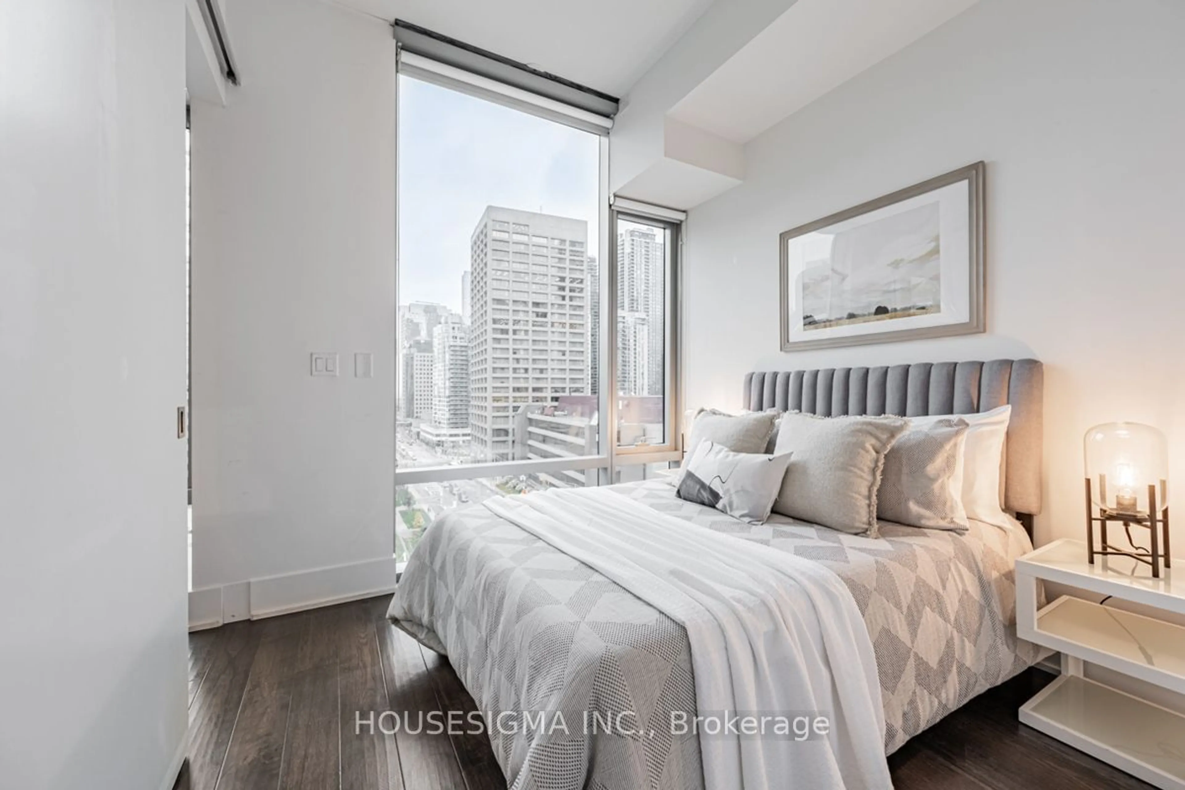 A pic of a room for 39 Queens Quay #1039, Toronto Ontario M5E 0A5