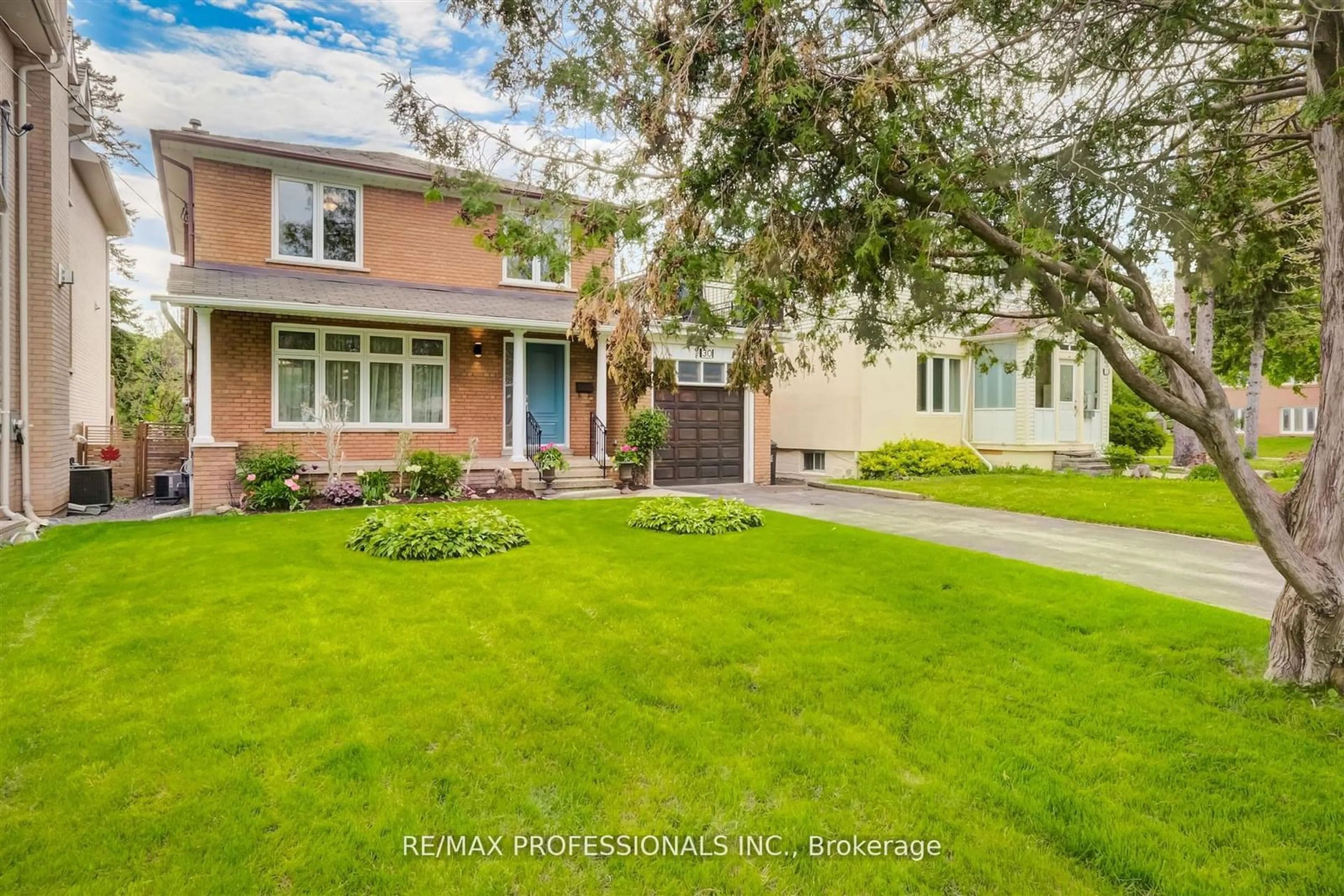 Frontside or backside of a home, the street view for 30 Tobruk Cres, Toronto Ontario M2M 3B4