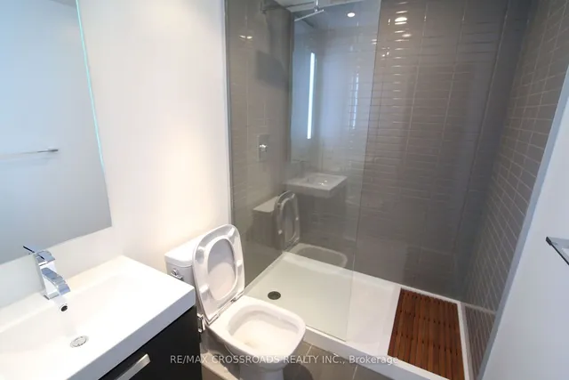 Additional property image - 629 King St Unit 720