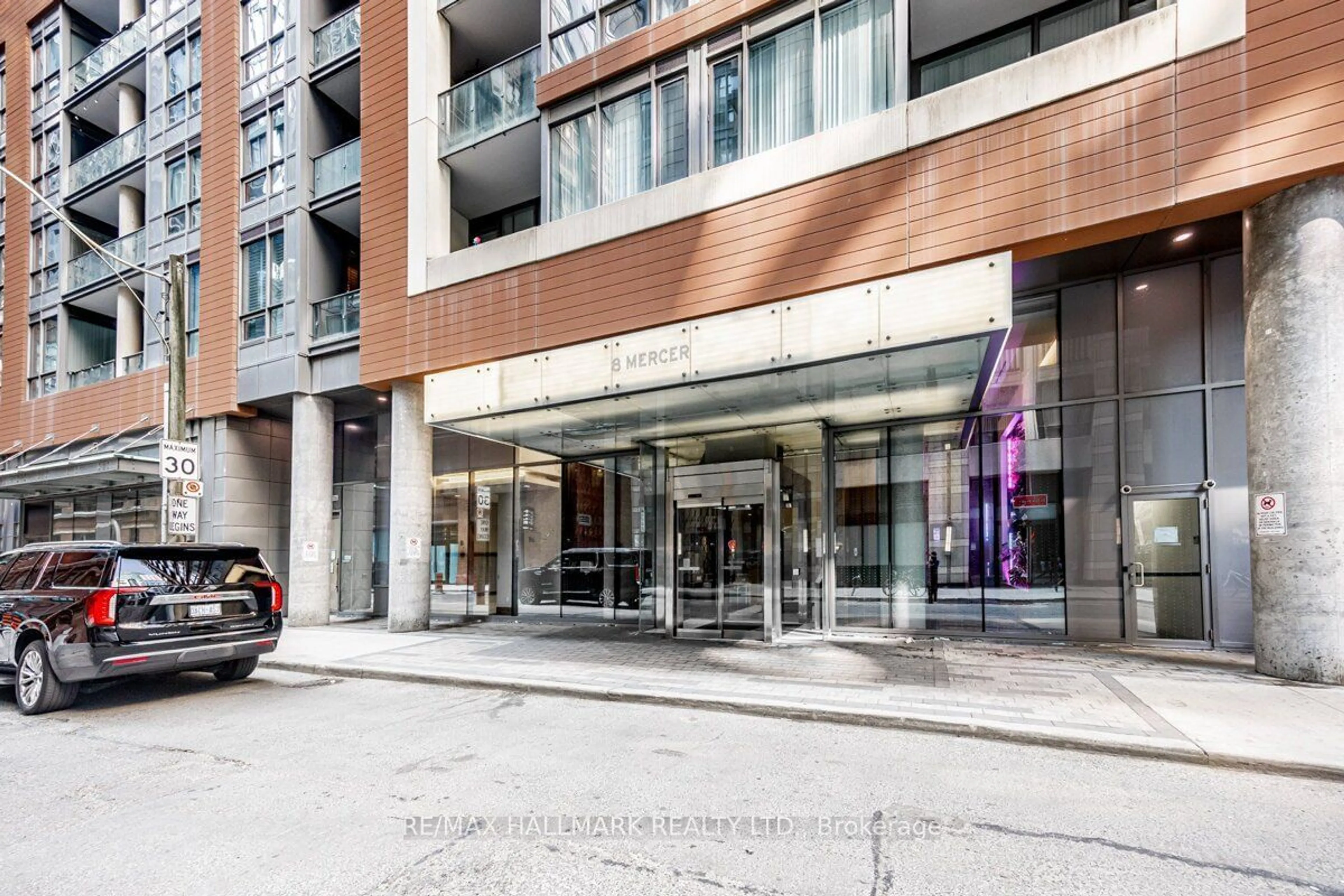 Indoor foyer for 8 Mercer St #901, Toronto Ontario M5V 0C4