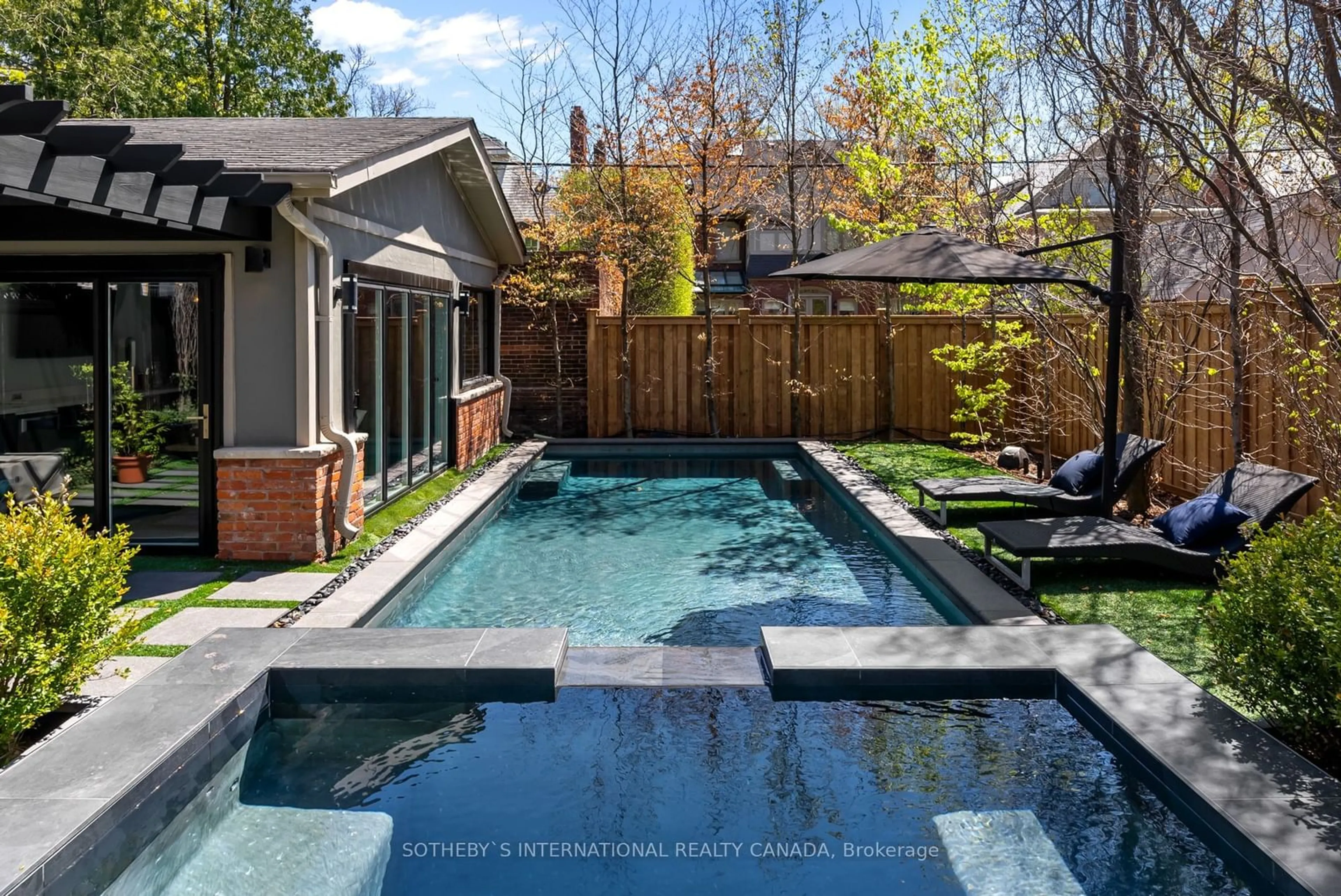 Indoor or outdoor pool for 37 St. Andrews Gdns, Toronto Ontario M4W 2C9