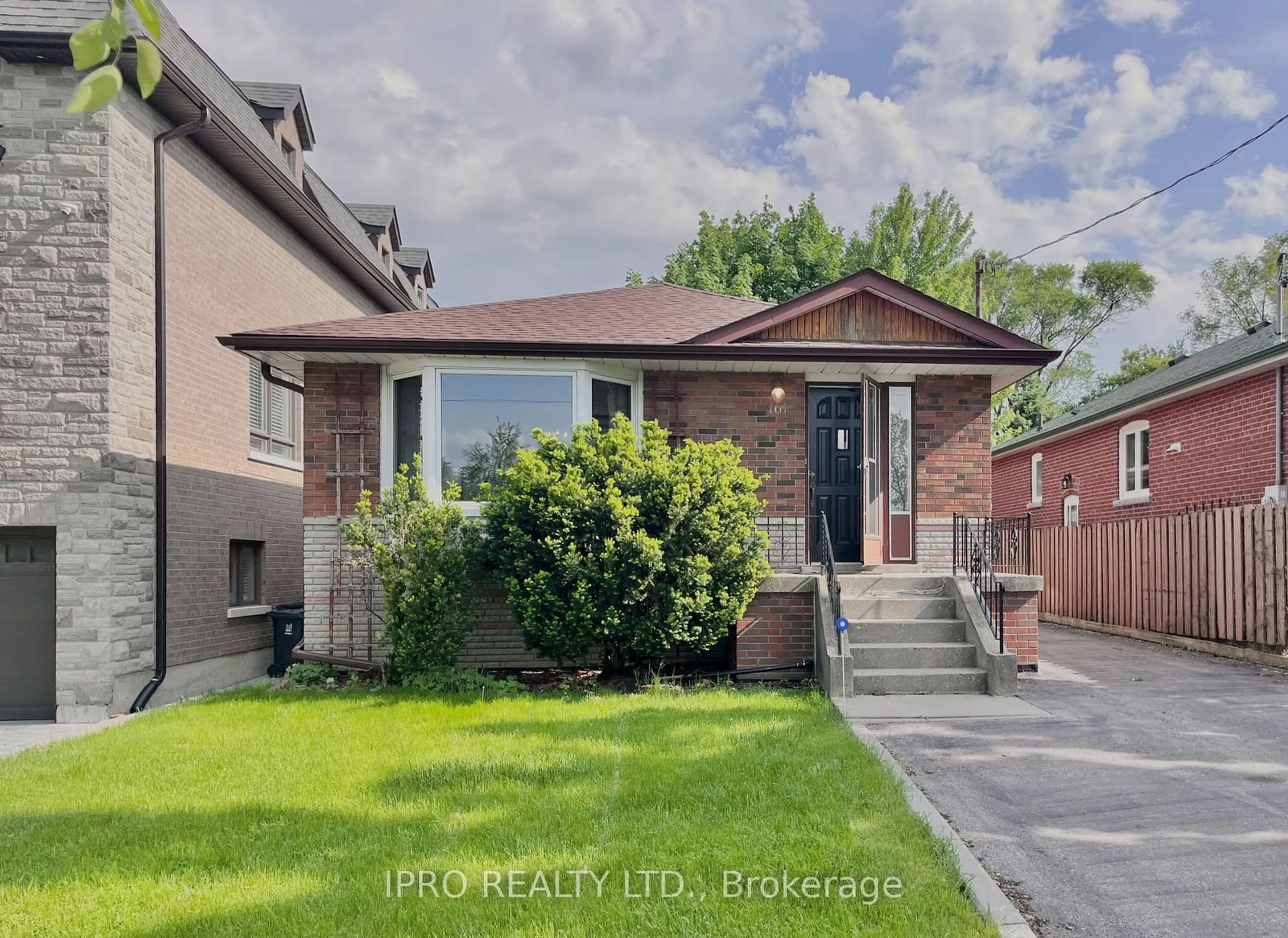 Frontside or backside of a home, the street view for 167 Churchill Ave, Toronto Ontario M2N 1Z3