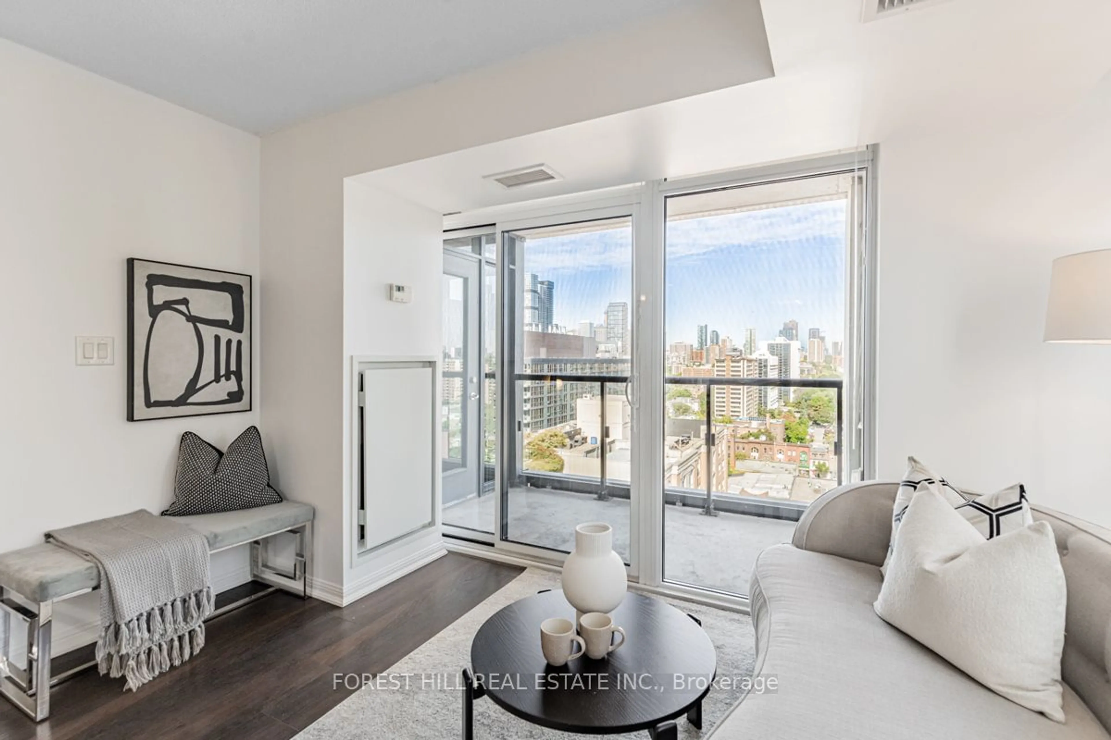 Living room for 400 Adelaide St #2215, Toronto Ontario M5A 4S3