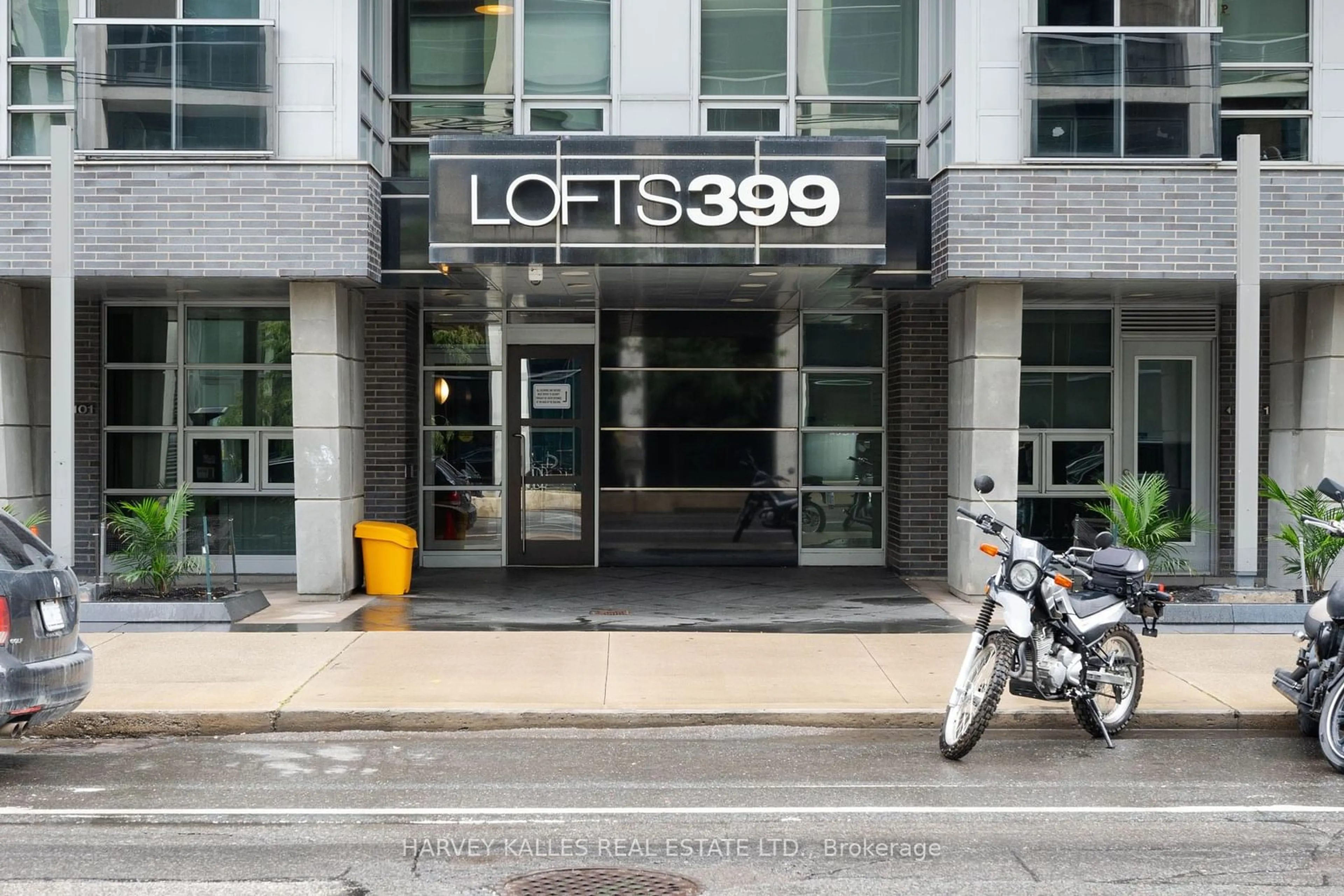 Outside view for 399 Adelaide St #309, Toronto Ontario M5V 1S1