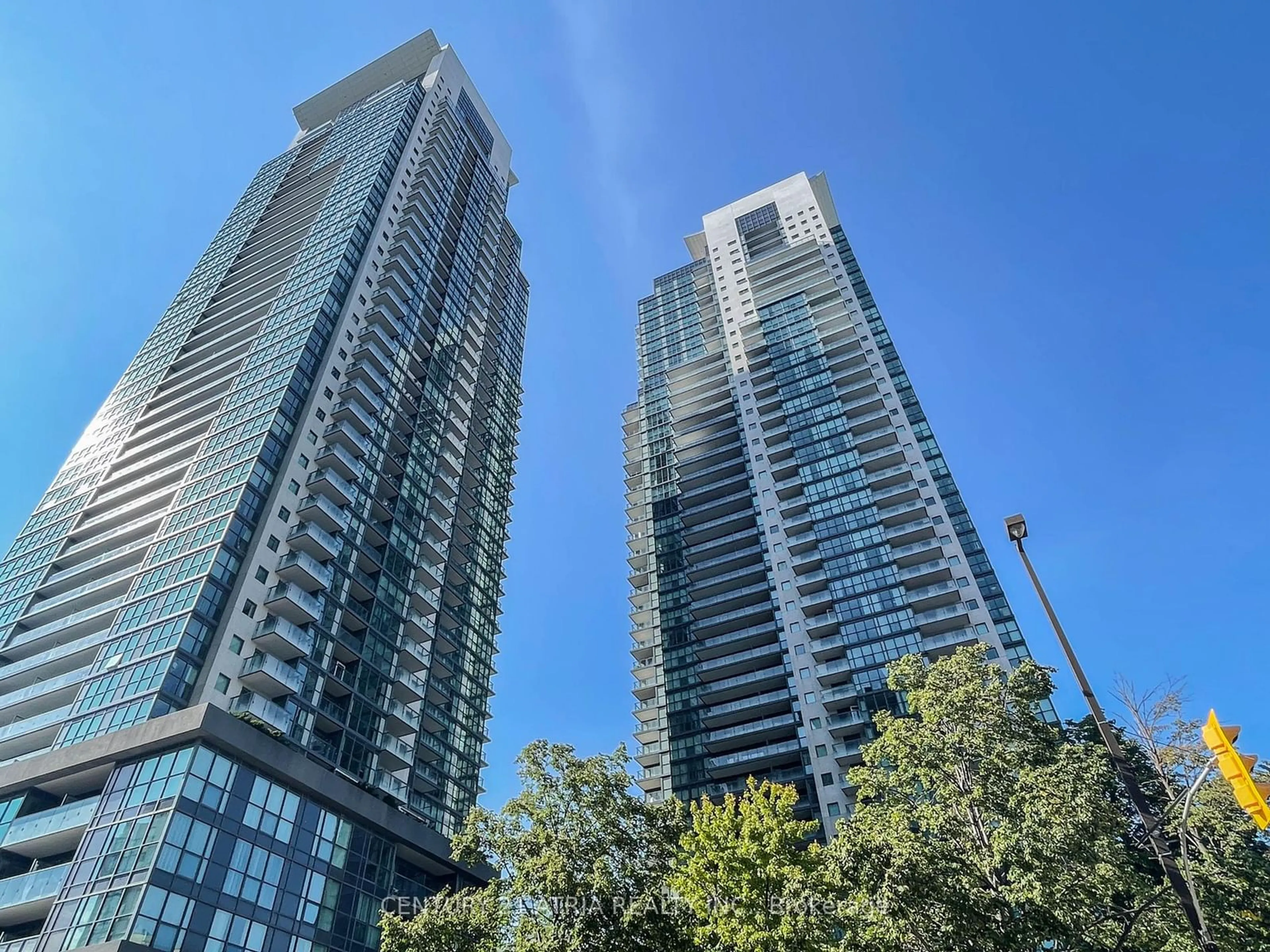 A pic from exterior of the house or condo, the view of city buildings for 5168 Yonge St #LPH205, Toronto Ontario M2N 0G1