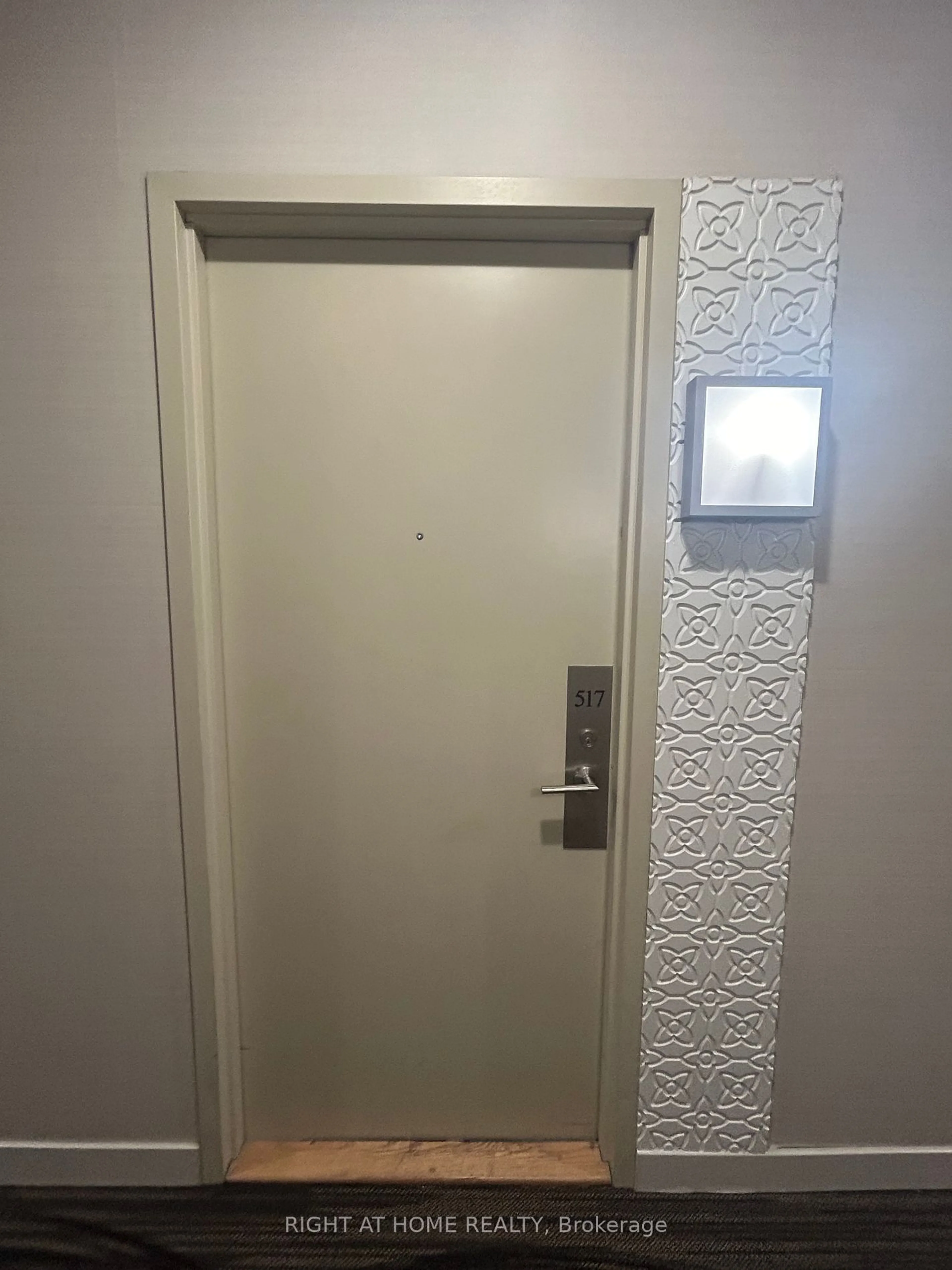 Indoor foyer for 1169 Queen St #517, Toronto Ontario M6J 1J4