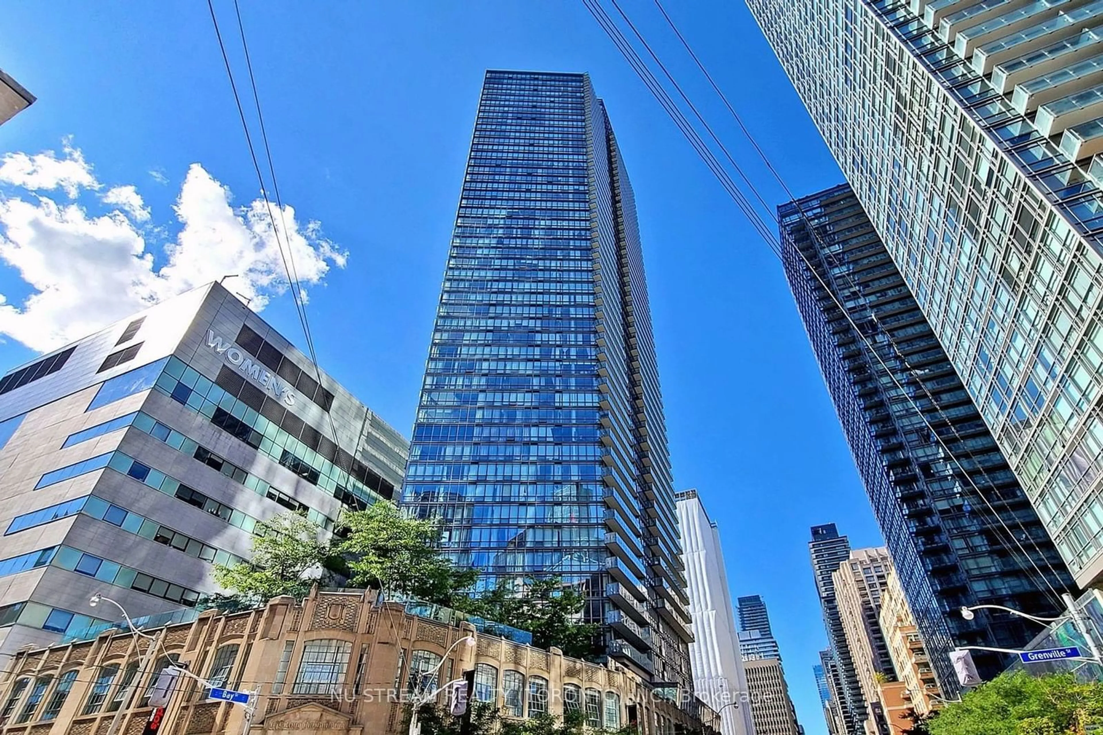 A pic from exterior of the house or condo for 832 Bay St #2904, Toronto Ontario M5S 1Z6