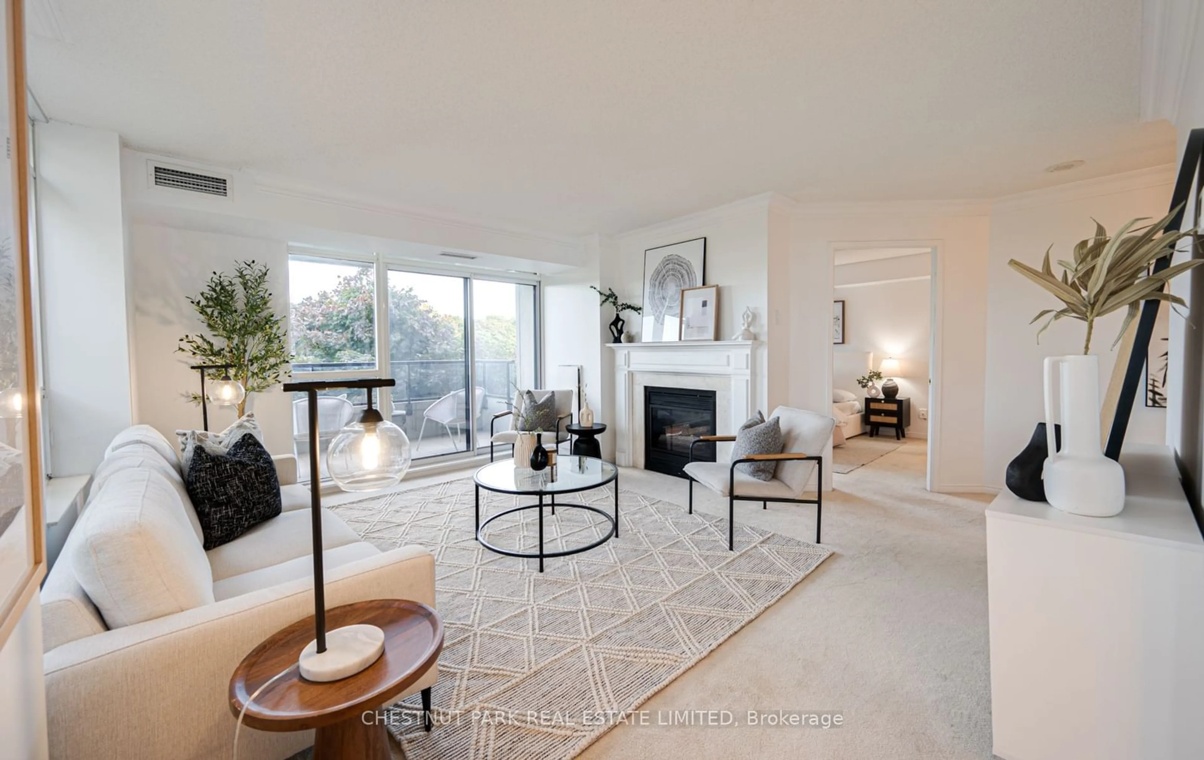 Living room for 38 Avoca Ave #501, Toronto Ontario M4T 2B9