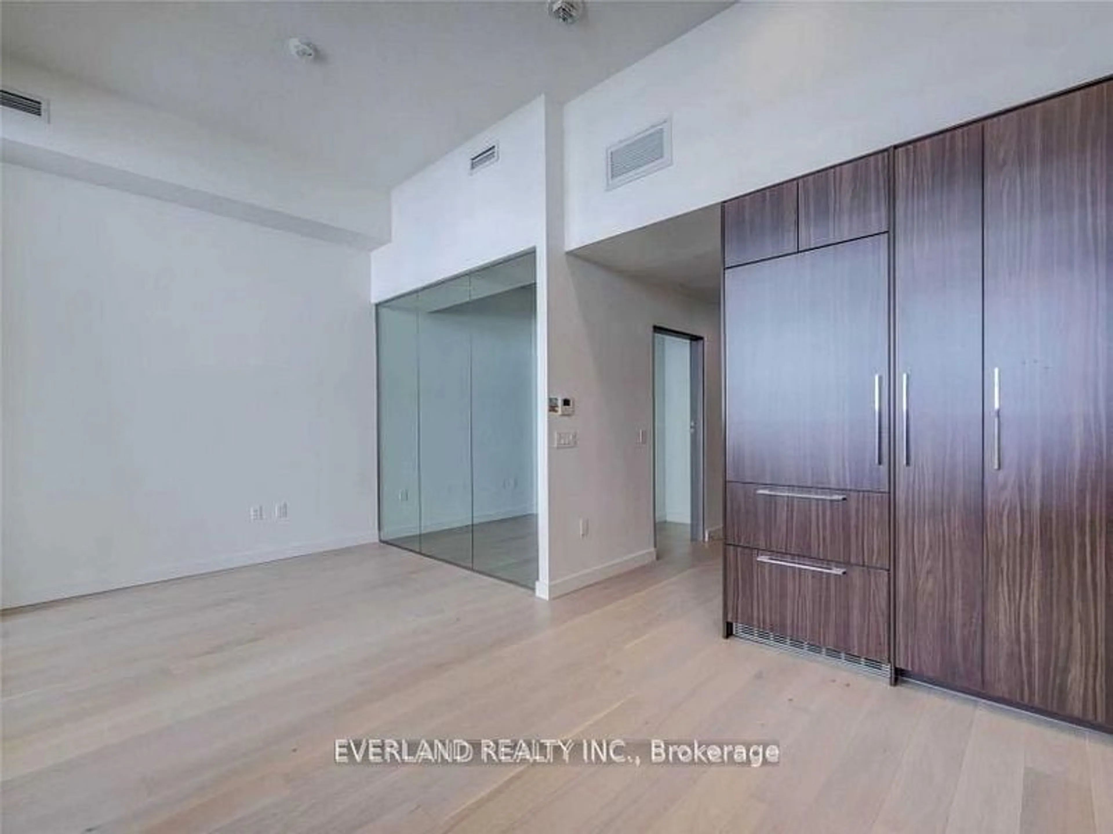 Indoor foyer, wood floors for 95 Mcmahon Dr #TH509, Toronto Ontario M2K 0H2