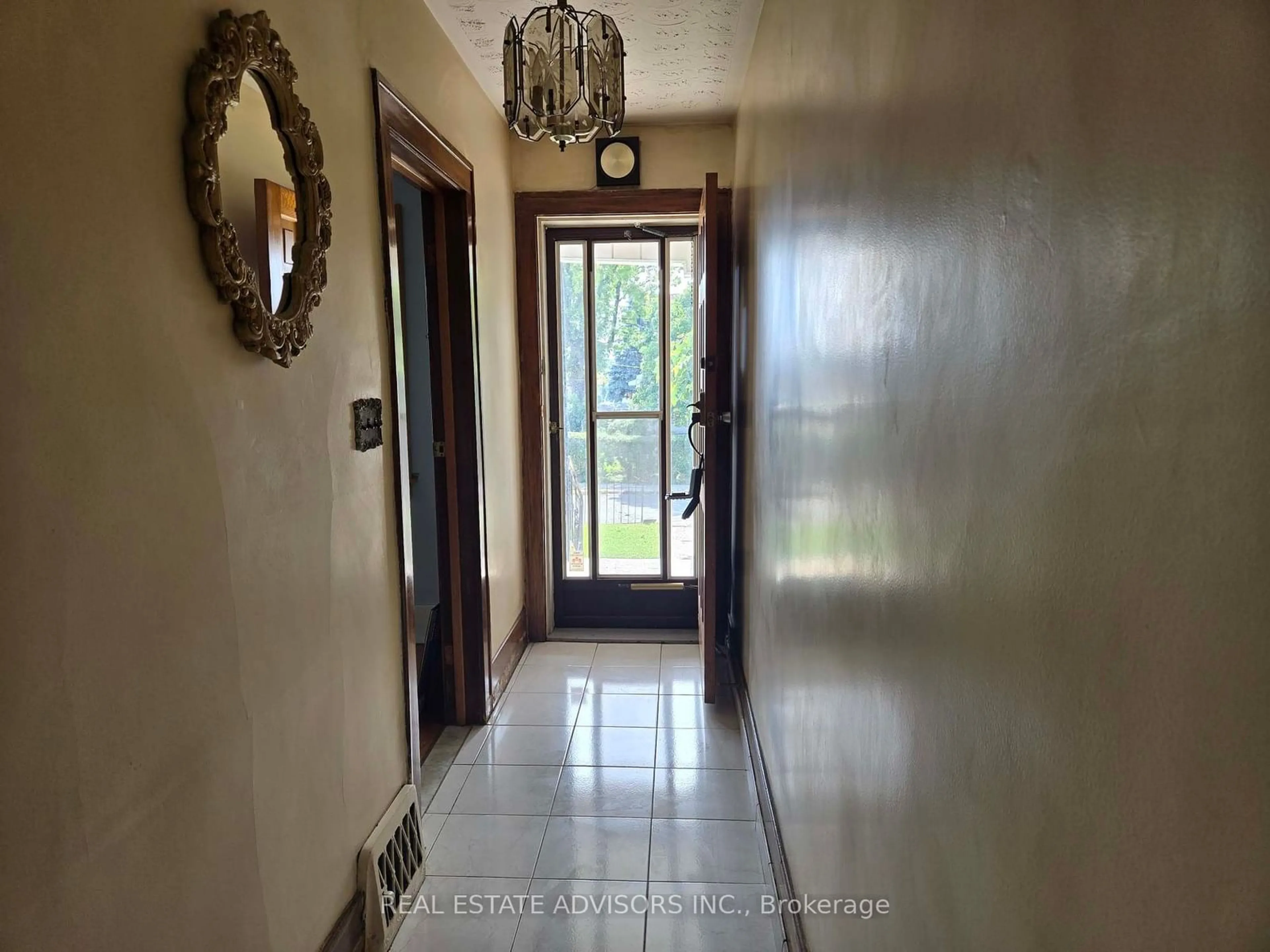 Indoor entryway for 2 Ashbury Ave, Toronto Ontario M6E 1V7