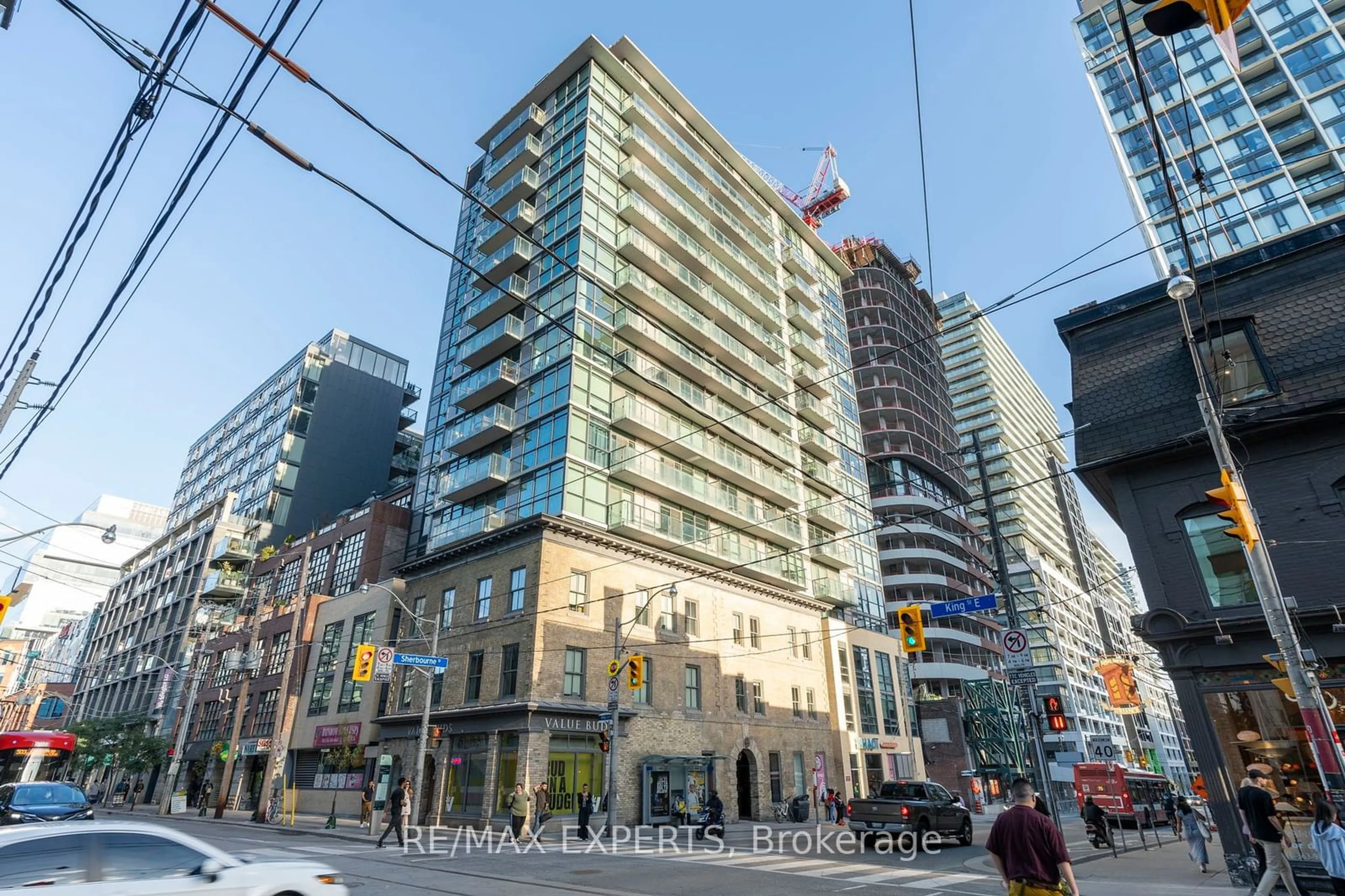 A pic from exterior of the house or condo for 39 Sherbourne St #3, Toronto Ontario M5A 0L8