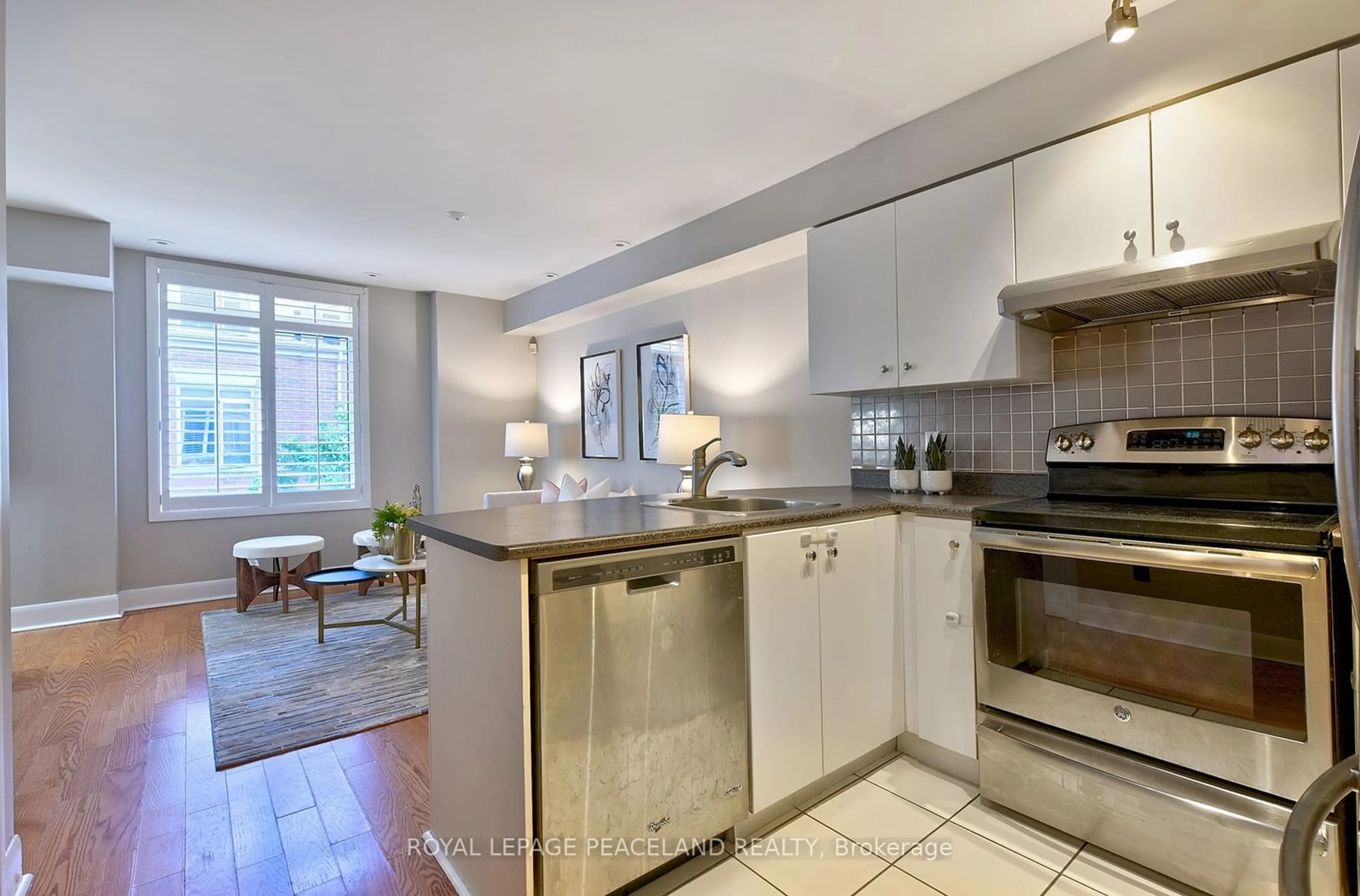 Open concept kitchen for 415 Jarvis St #366, Toronto Ontario M4Y 3C1